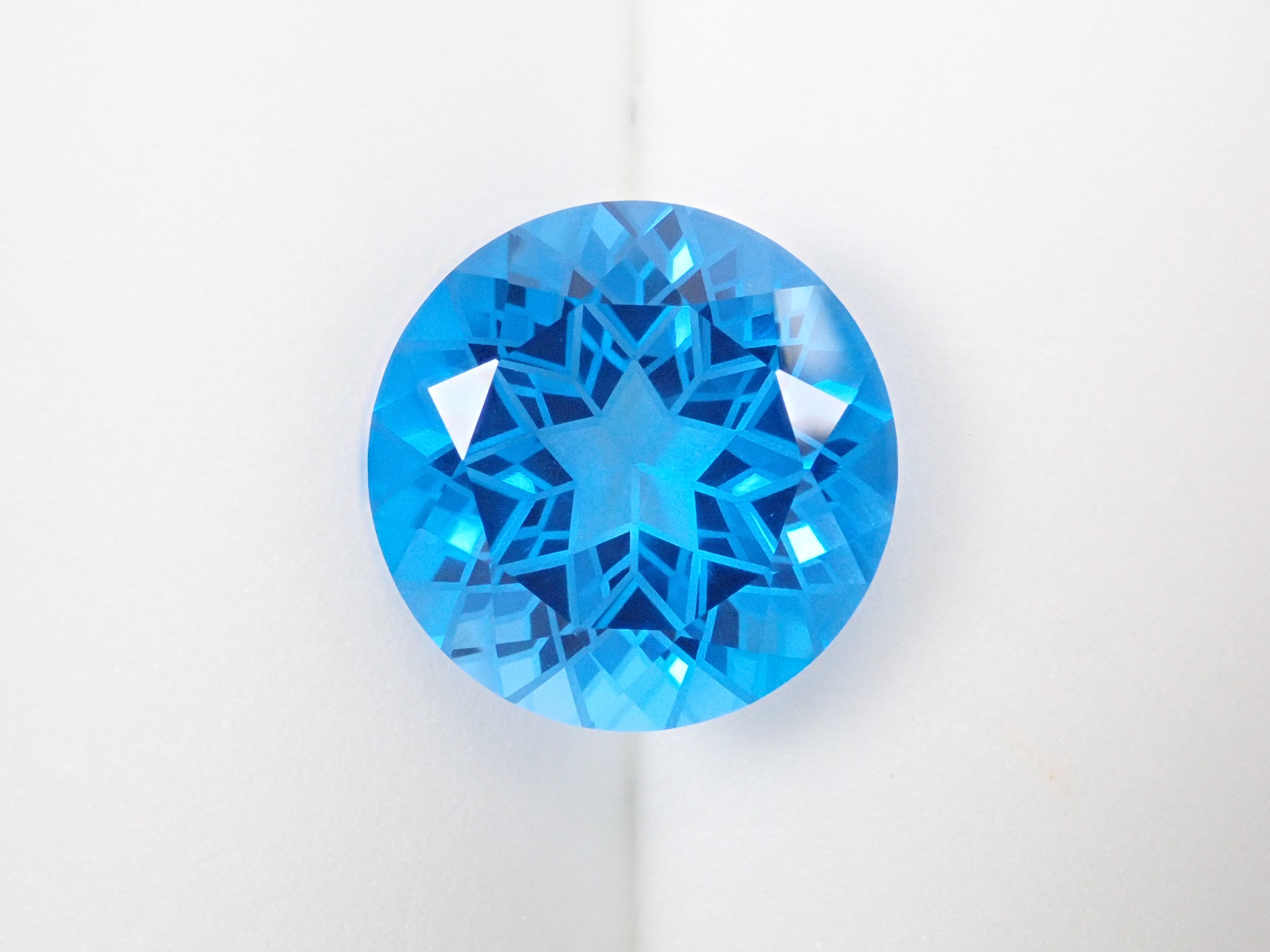 【12546242掲載】スイスブルートパーズ 13.257ctルース