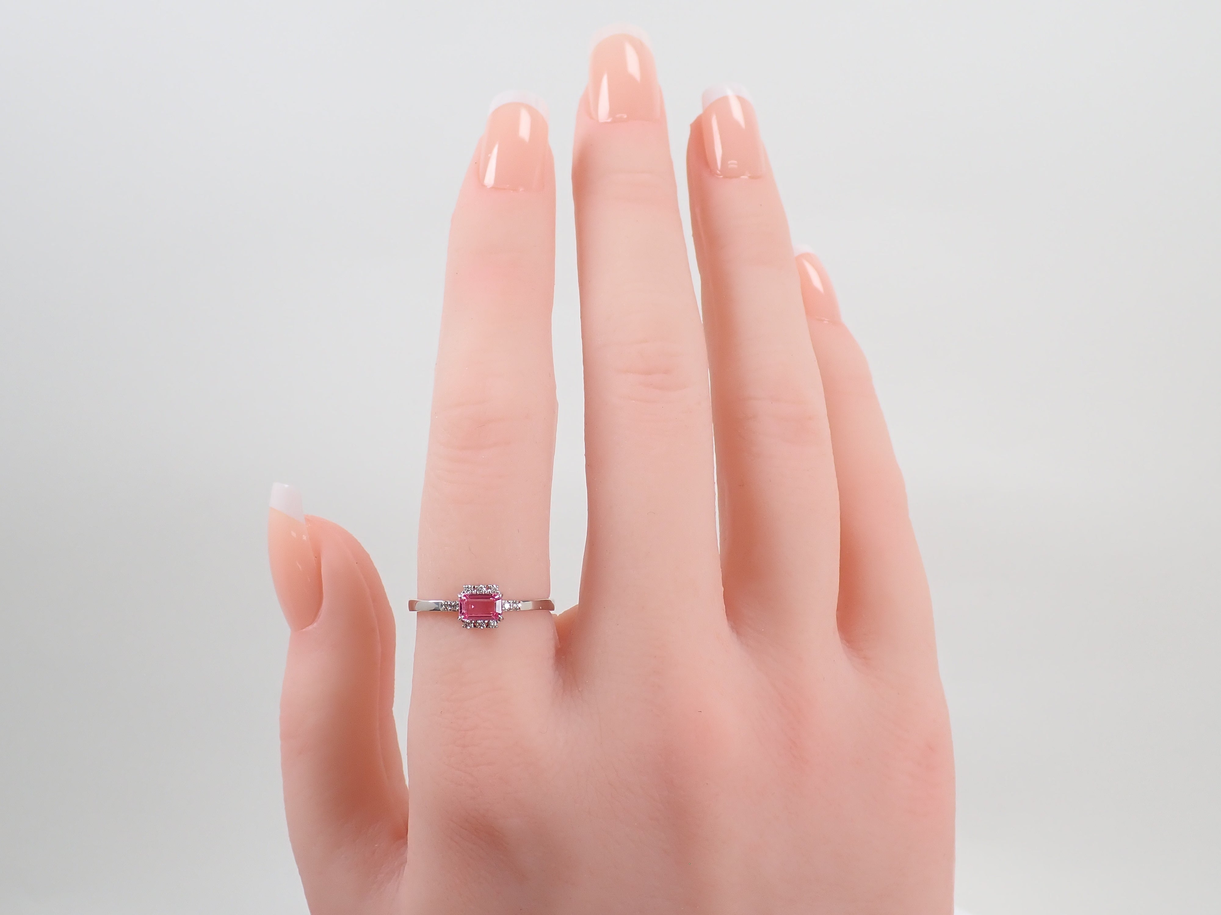 ☆BLACK FRIDAY福袋☆レッド&ピンク系☆ブランド&蛍光ブローチ多数！ Diamond 0.05ct with appraisal report