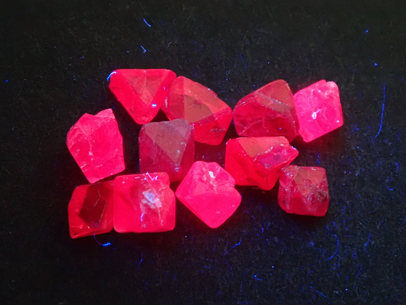 寶石扭蛋💎3石套裝：1顆斯里蘭卡鈷尖晶石（所有物品均附日德寶石研究院證書）+越南鈷尖晶石+緬甸紅尖晶石