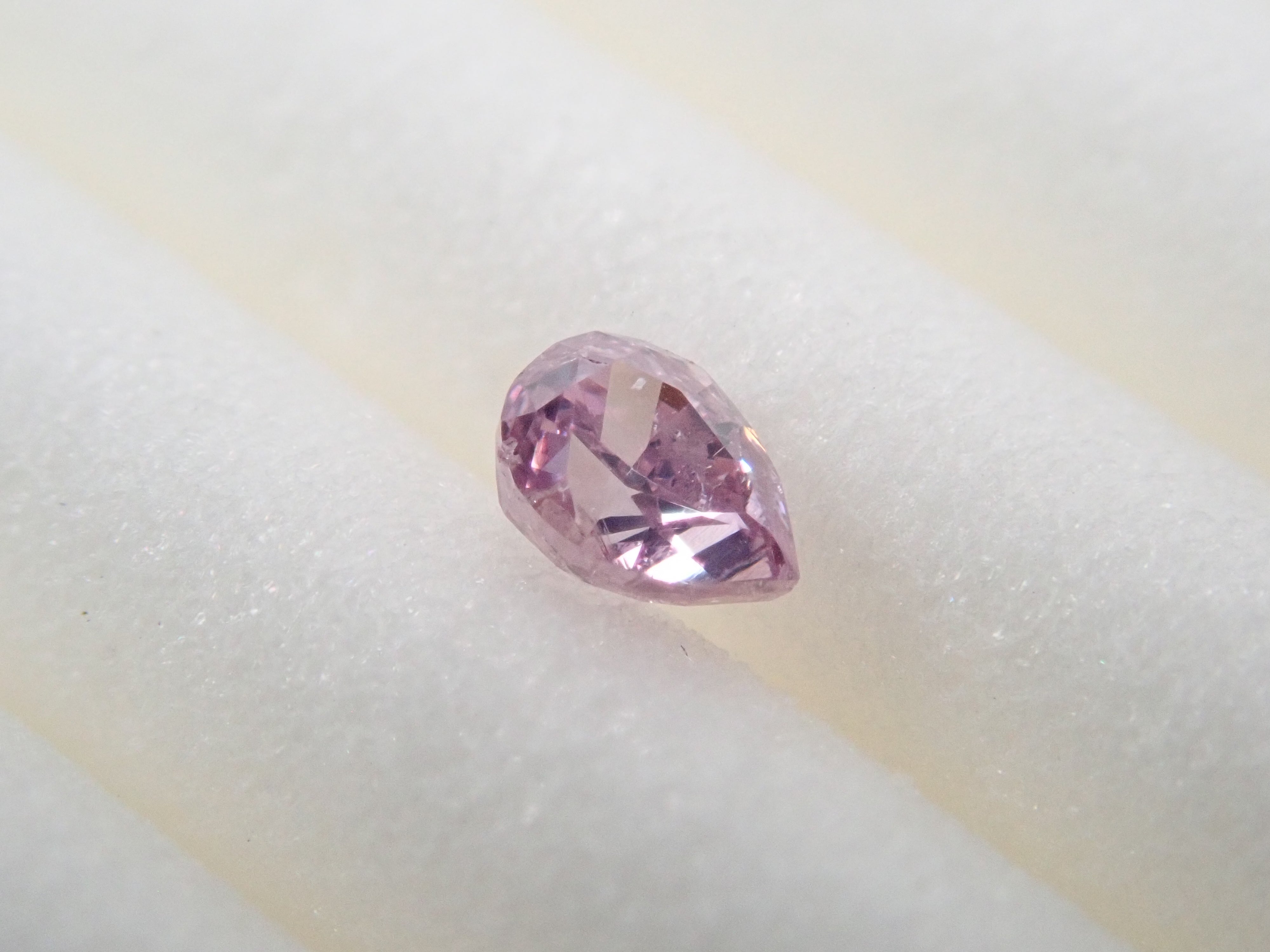 【32501524掲載】ピンクダイヤモンド 0.070ctルース(FANCY VIVID PINK PURPLE, I-1)