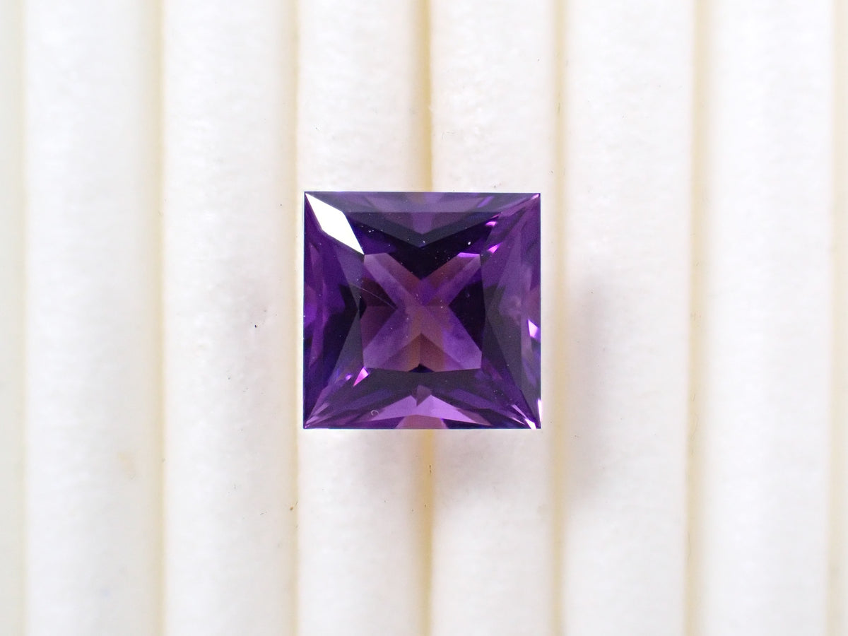 [Ref: 12564492] Color-shift Amethyst 1.690ct Loose Gemstone