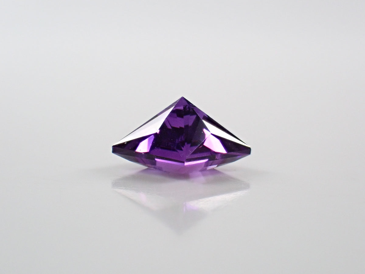 [Ref: 12564492] Color-shift Amethyst 1.690ct Loose Gemstone