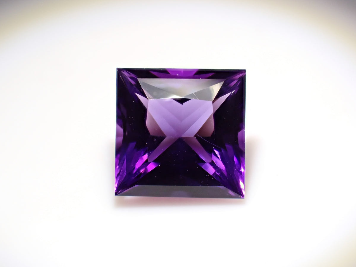 [Ref: 12564492] Color-shift Amethyst 1.690ct Loose Gemstone