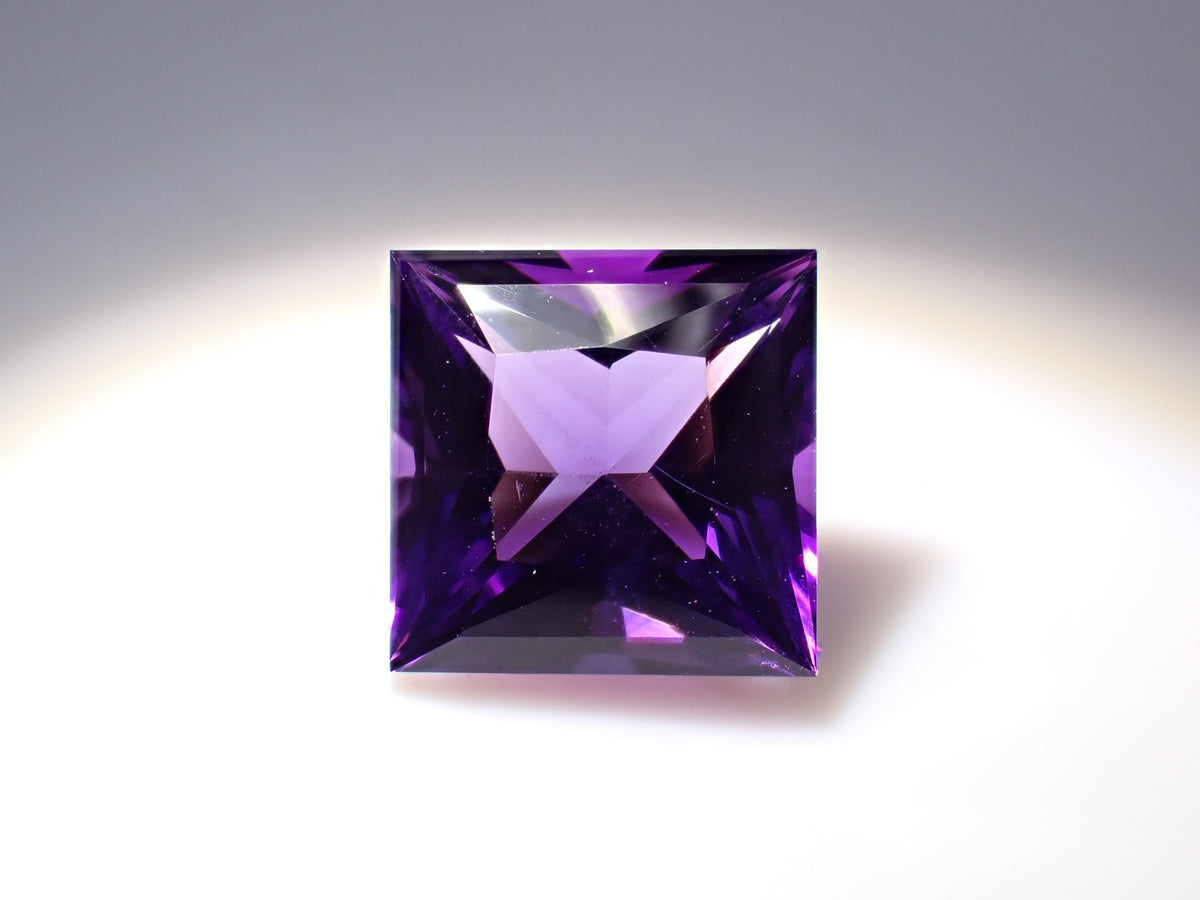 [Ref: 12564492] Color-shift Amethyst 1.690ct Loose Gemstone