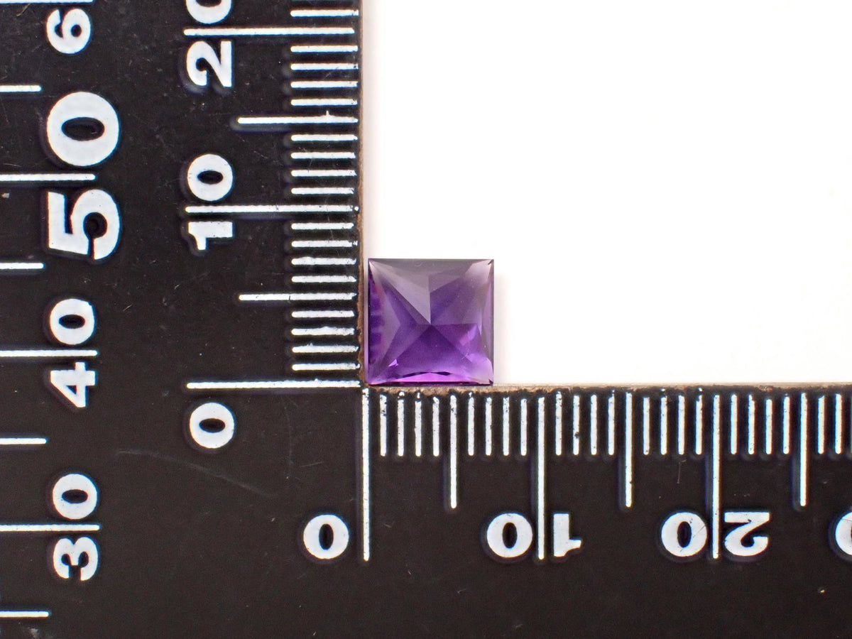 [Ref: 12564492] Color-shift Amethyst 1.690ct Loose Gemstone