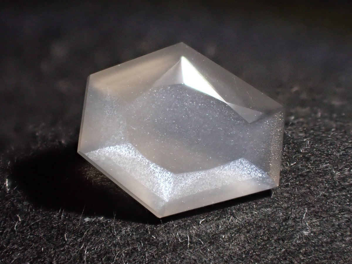 【12564476掲載】インド産ブラックムーンストーン 0.568ctルース