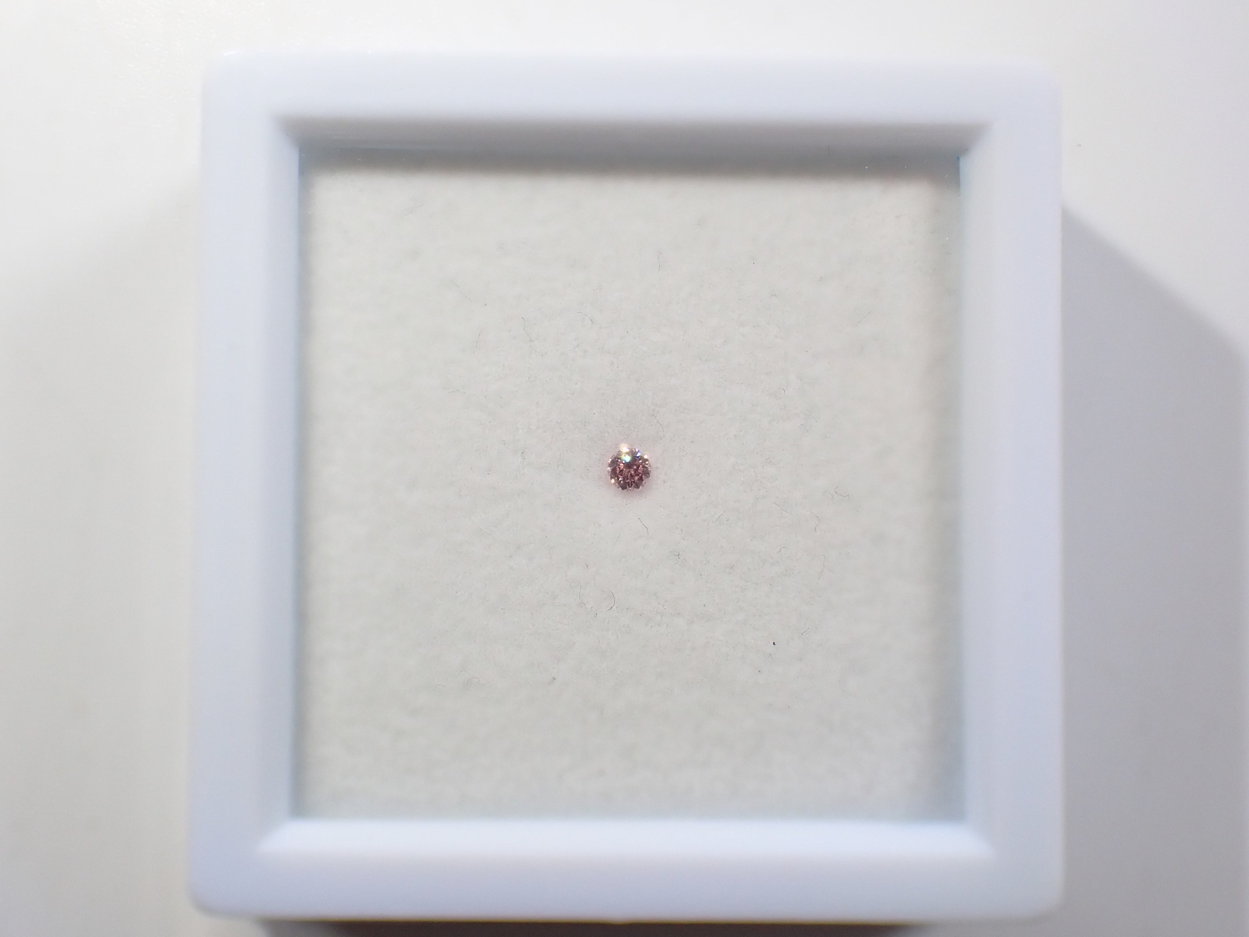 GIA鑑定書付き0.16ct＆FANCY LIGHT PINK含む 天然ピンクダイヤモンドガチャ