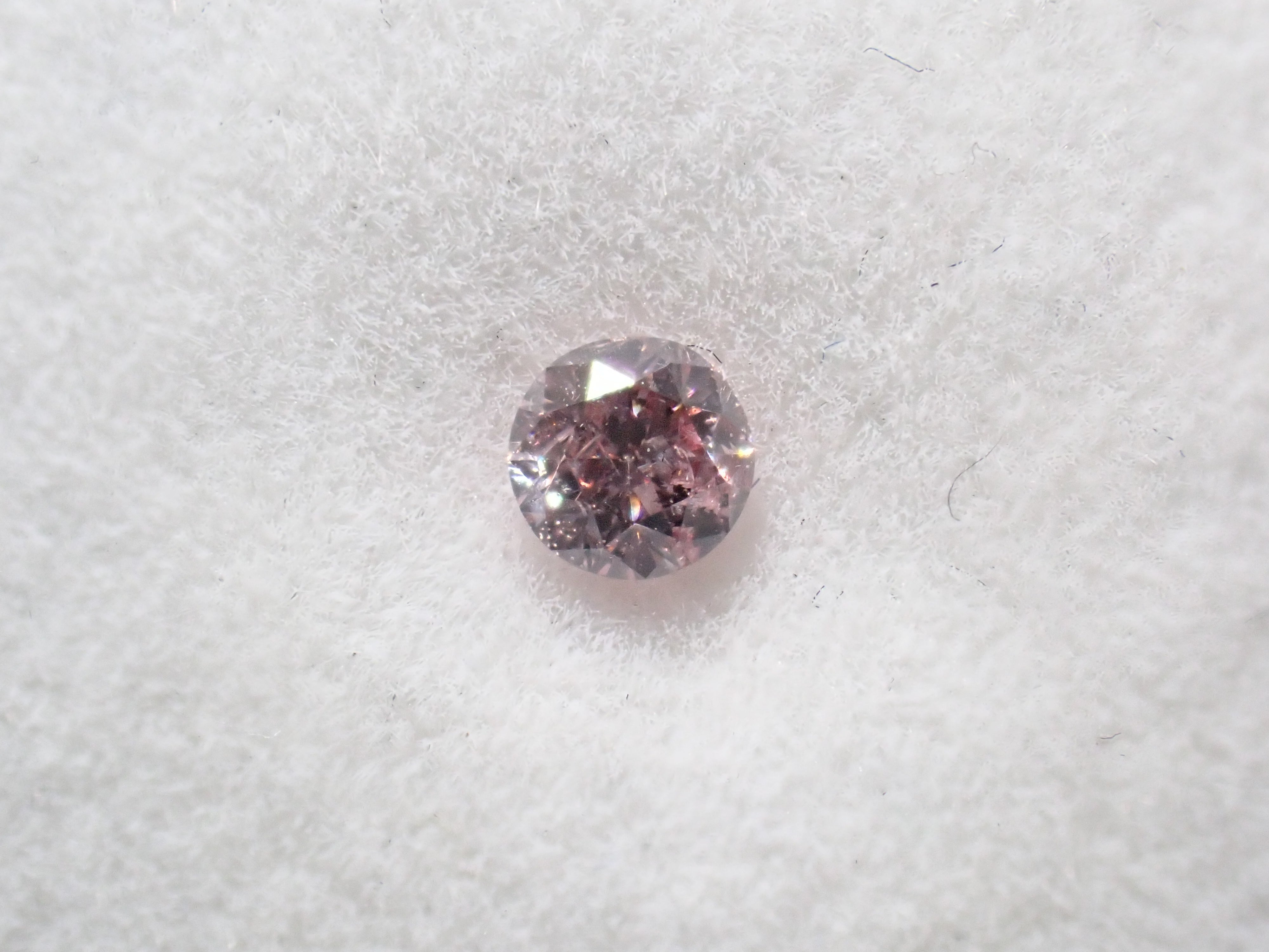 GIA鑑定書付き0.16ct＆FANCY LIGHT PINK含む 天然ピンクダイヤモンドガチャ