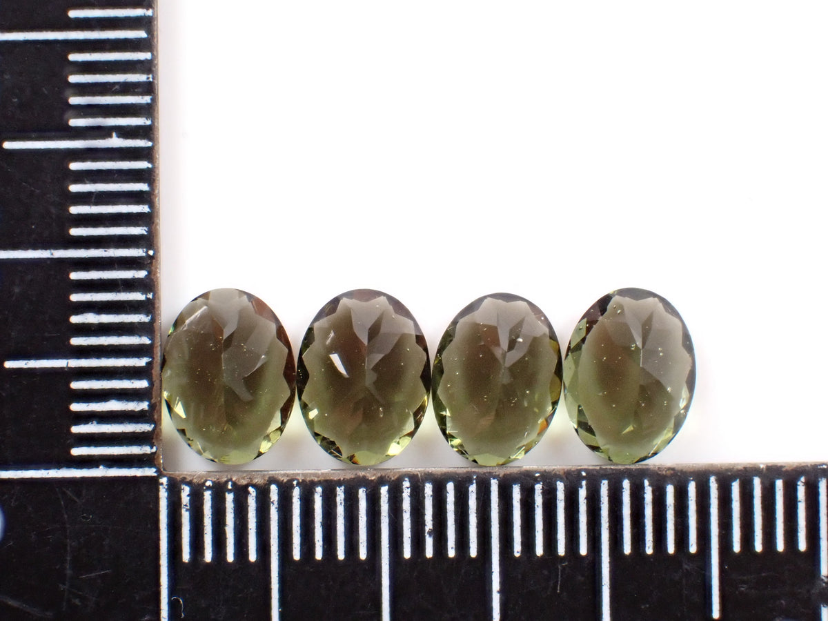 【10/3 22時販売】《4石限定》旧チェコスロバキア産モルダバイト1石ルース（8×6mm,オーバルカット）《複数購入割引有》