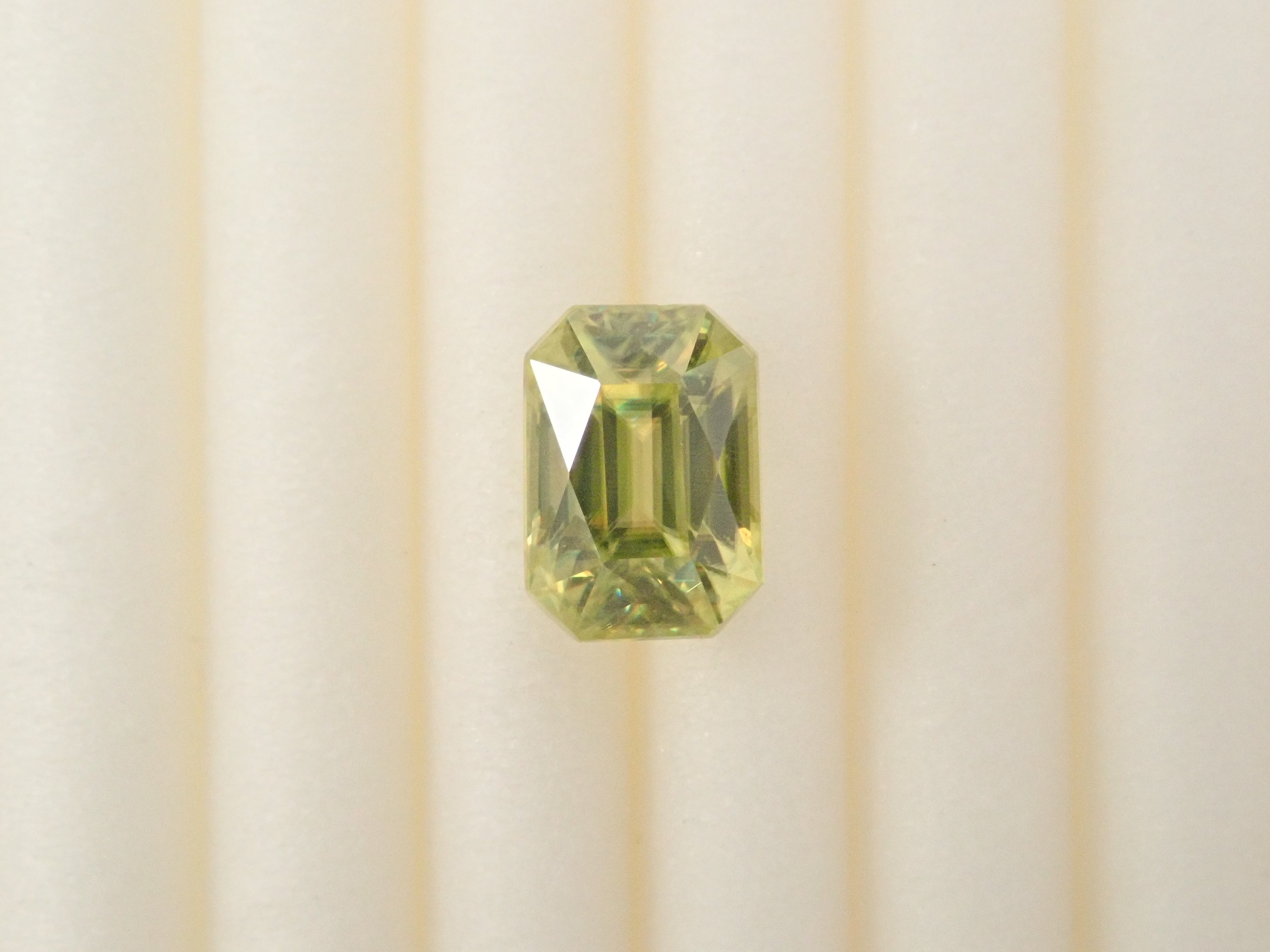 【10/7 22時販売】ジンバブエ産スフェーン 0.987ctルース