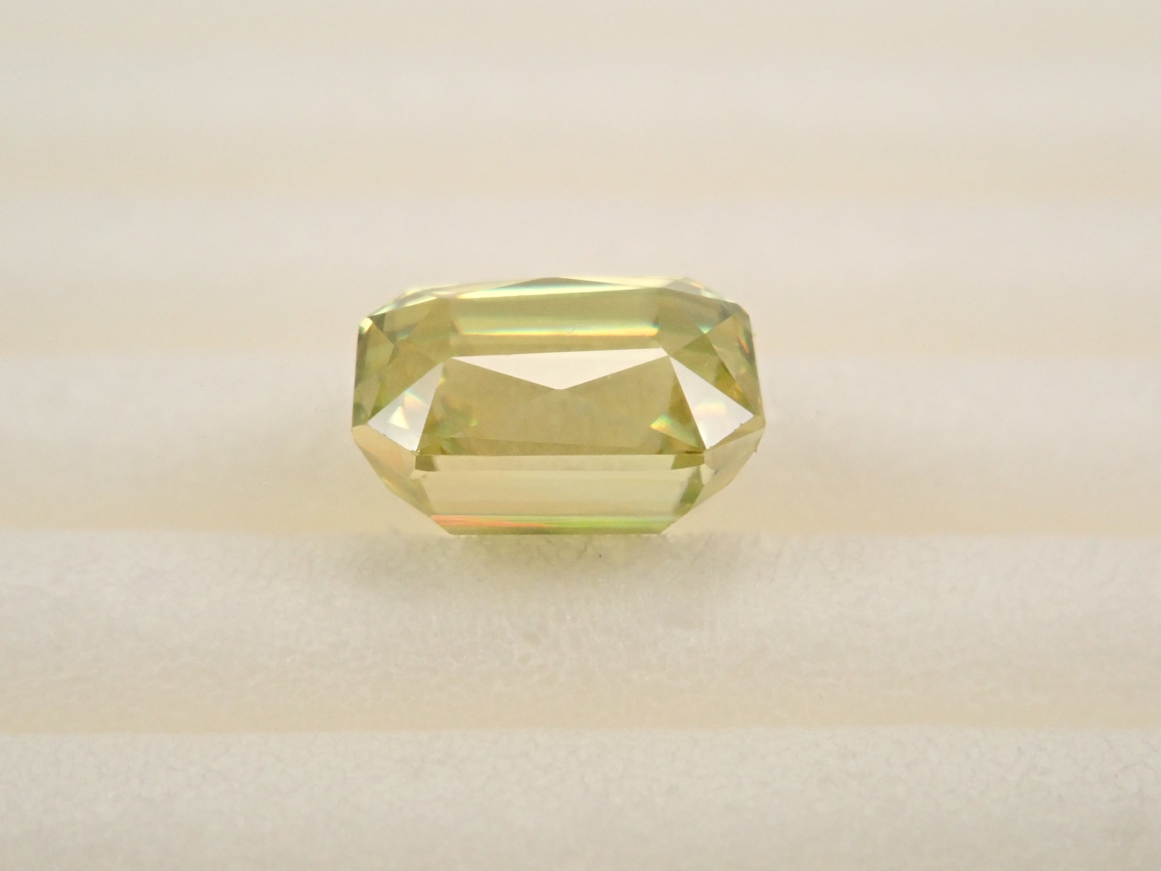 【10/7 22時販売】ジンバブエ産スフェーン 0.987ctルース
