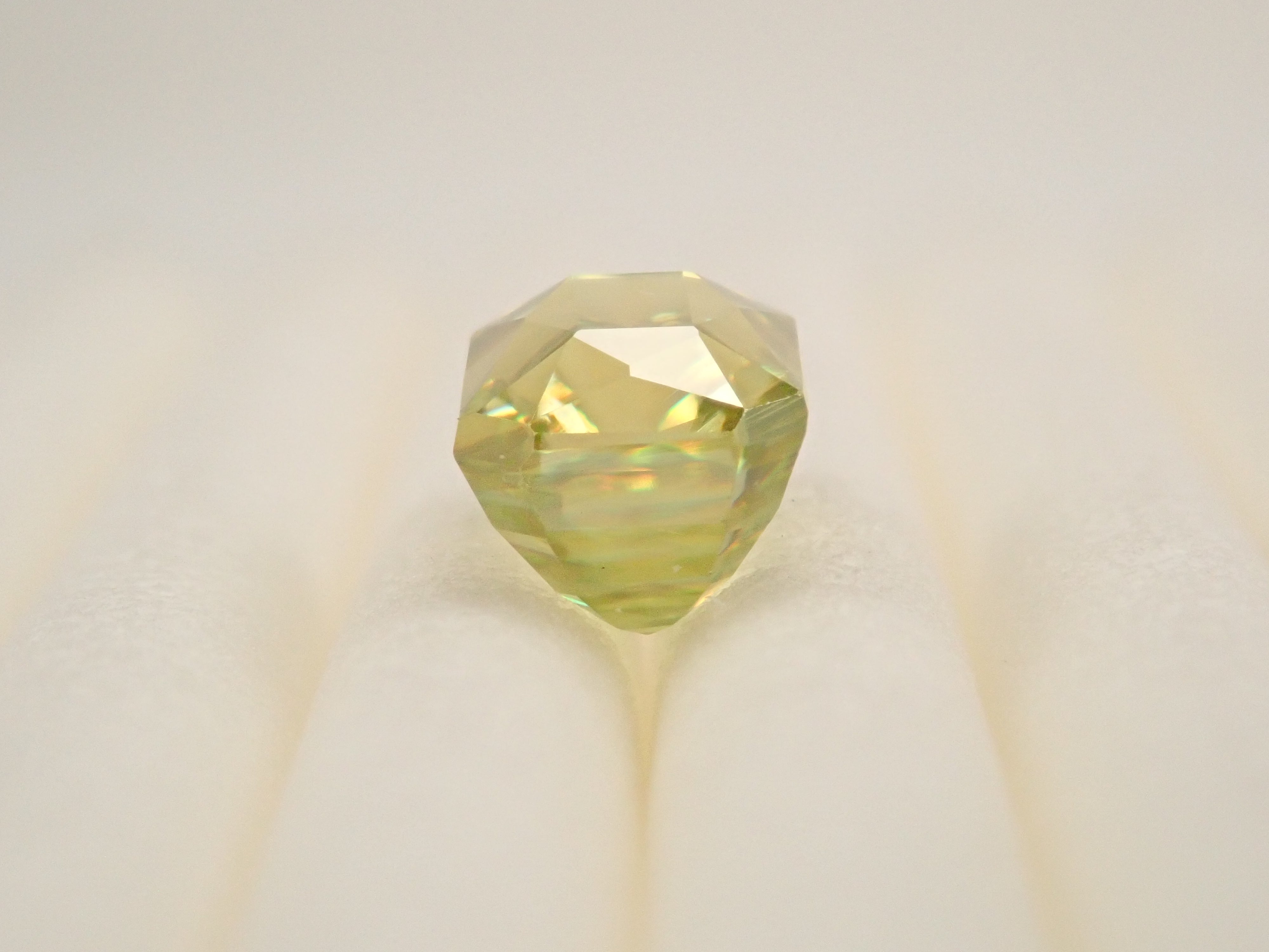 【10/7 22時販売】ジンバブエ産スフェーン 0.987ctルース