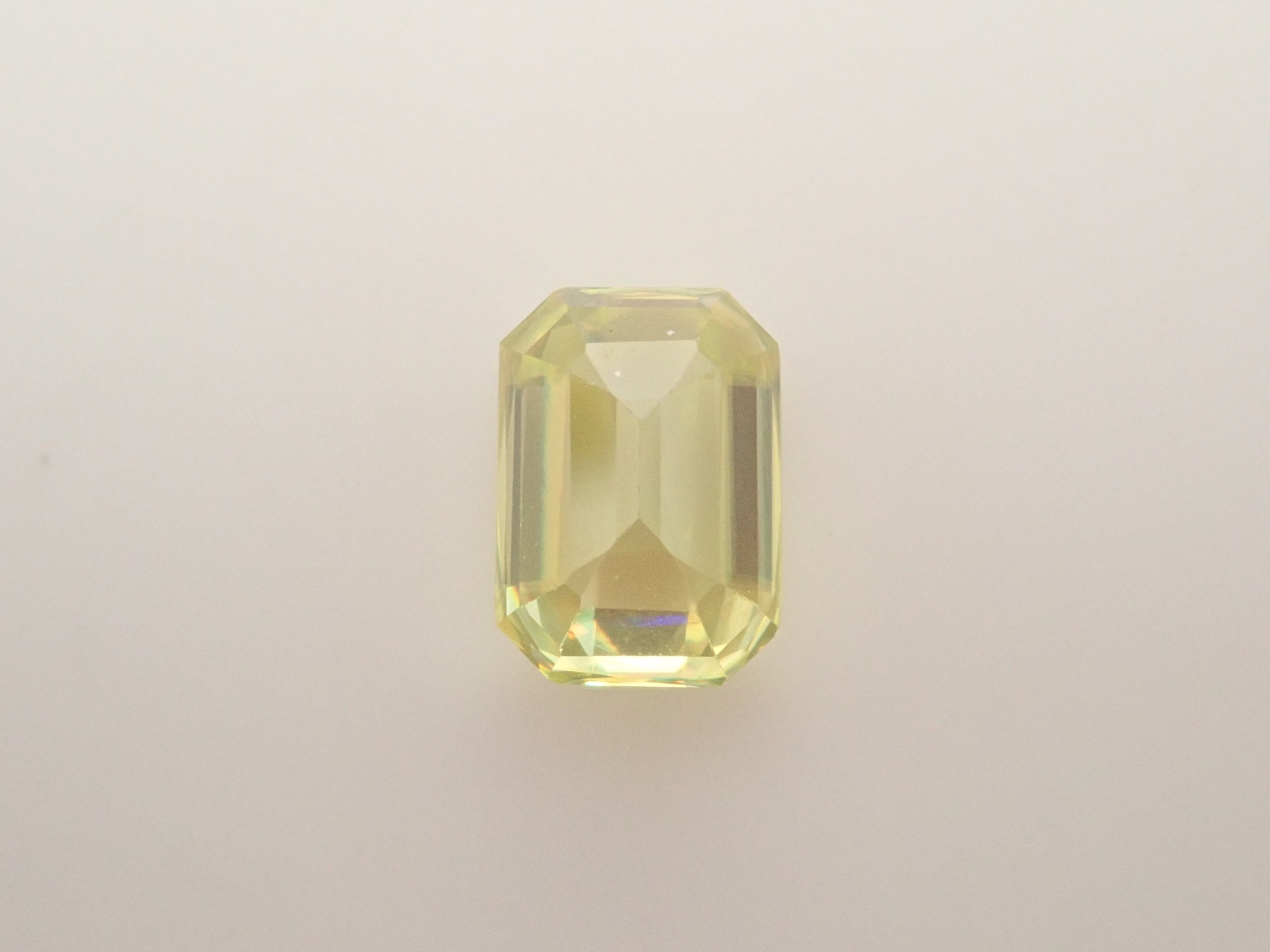 【10/7 22時販売】ジンバブエ産スフェーン 0.987ctルース