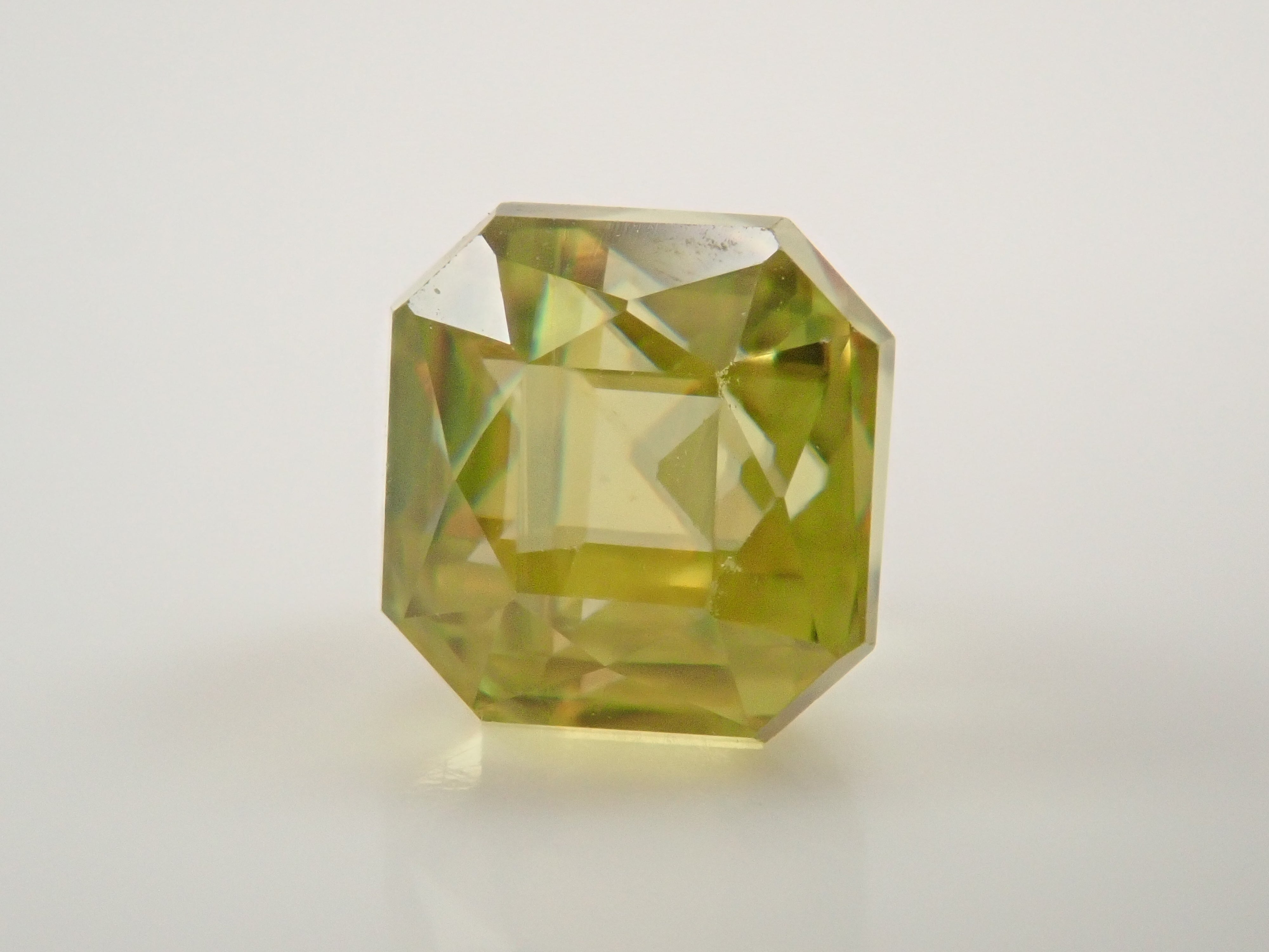 【10/7 22時販売】ジンバブエ産スフェーン 0.978ctルース