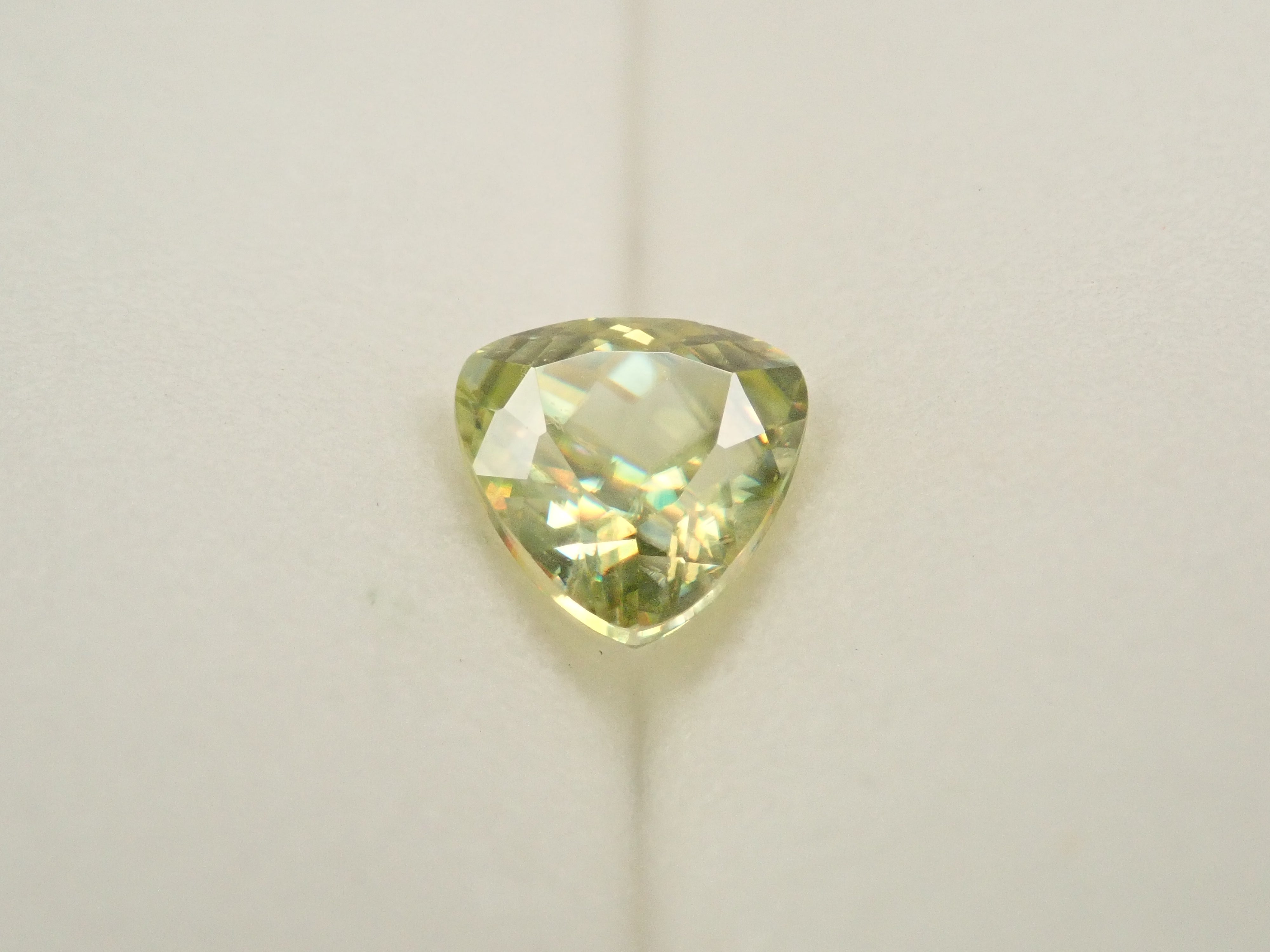 【10/9 22時販売】ジンバブエ産スフェーン 0.990ctルース