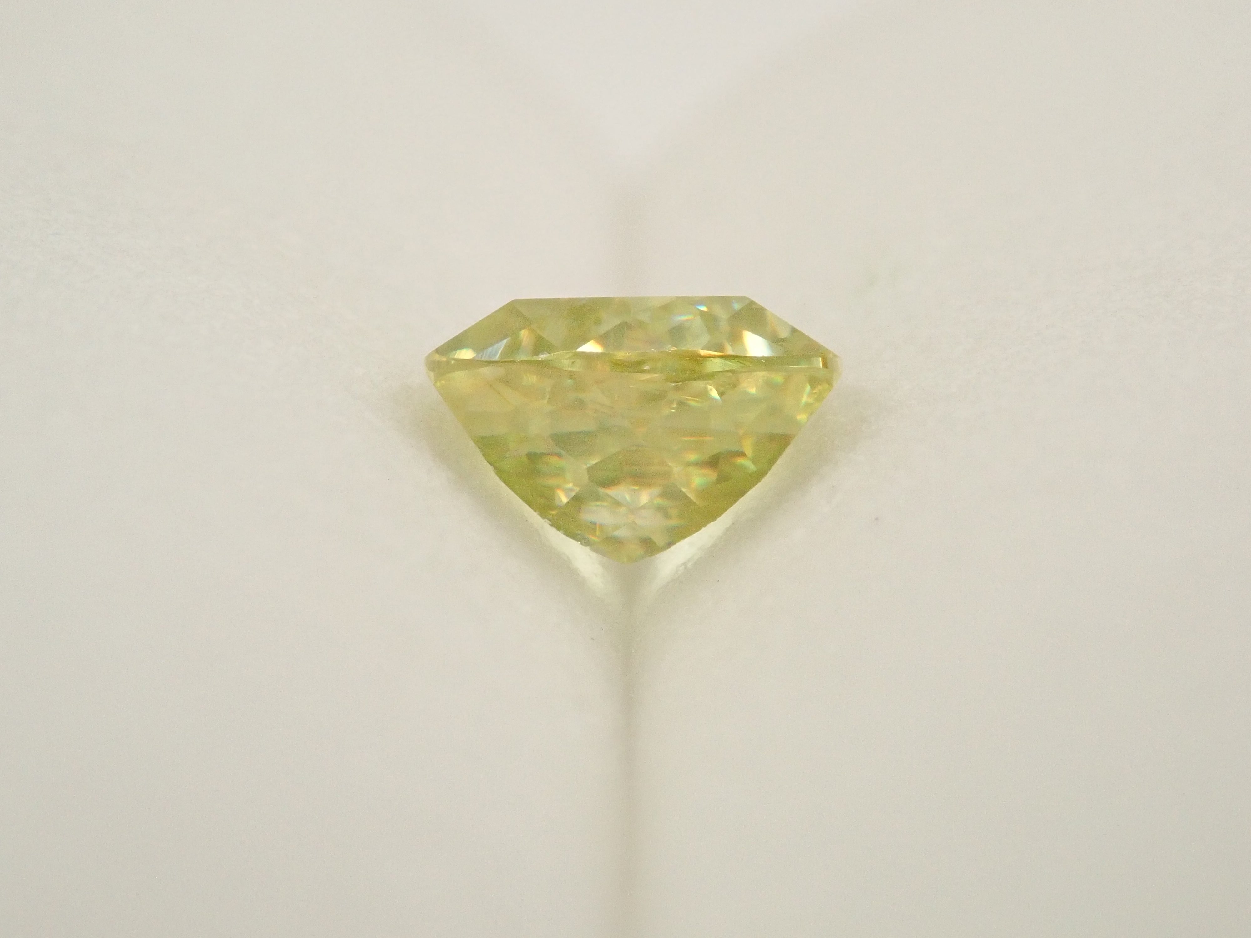 【10/9 22時販売】ジンバブエ産スフェーン 0.990ctルース