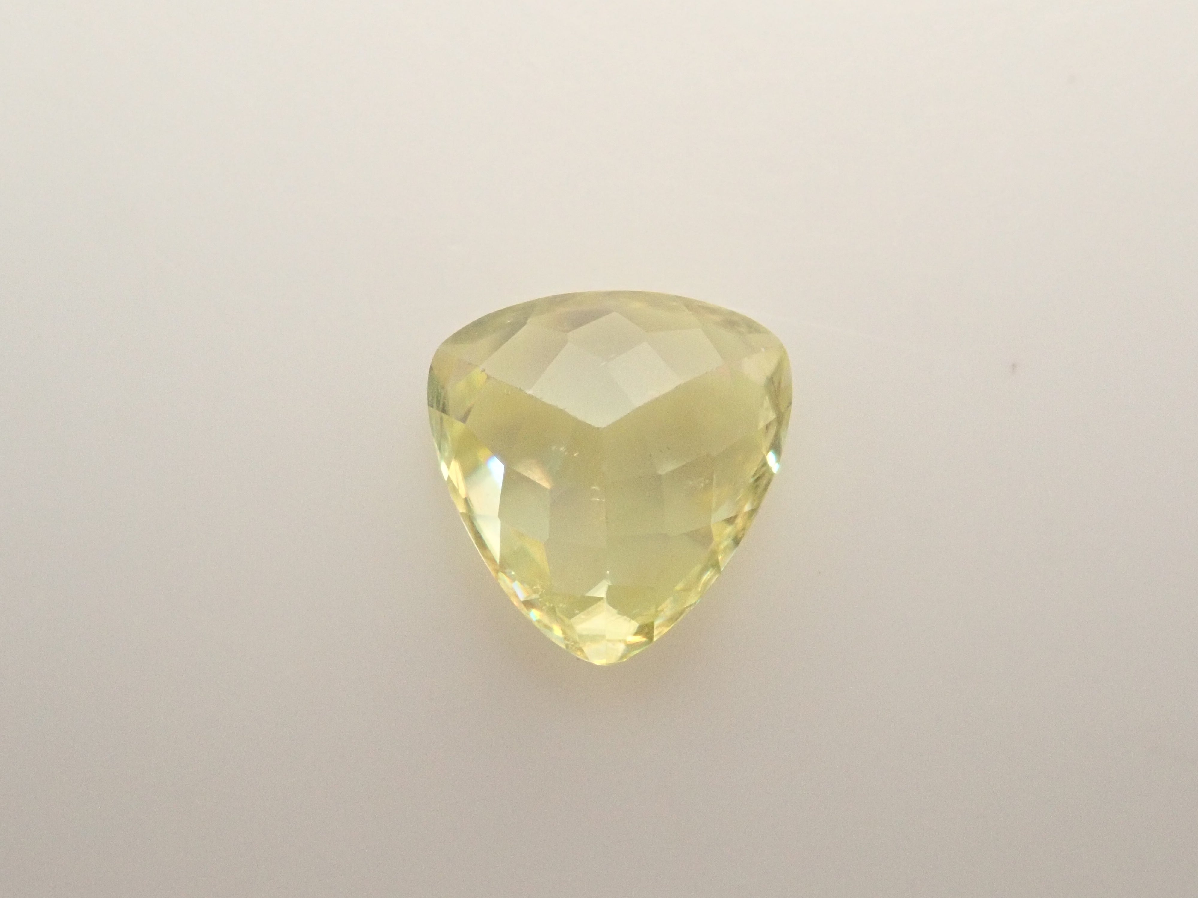 【10/9 22時販売】ジンバブエ産スフェーン 0.990ctルース