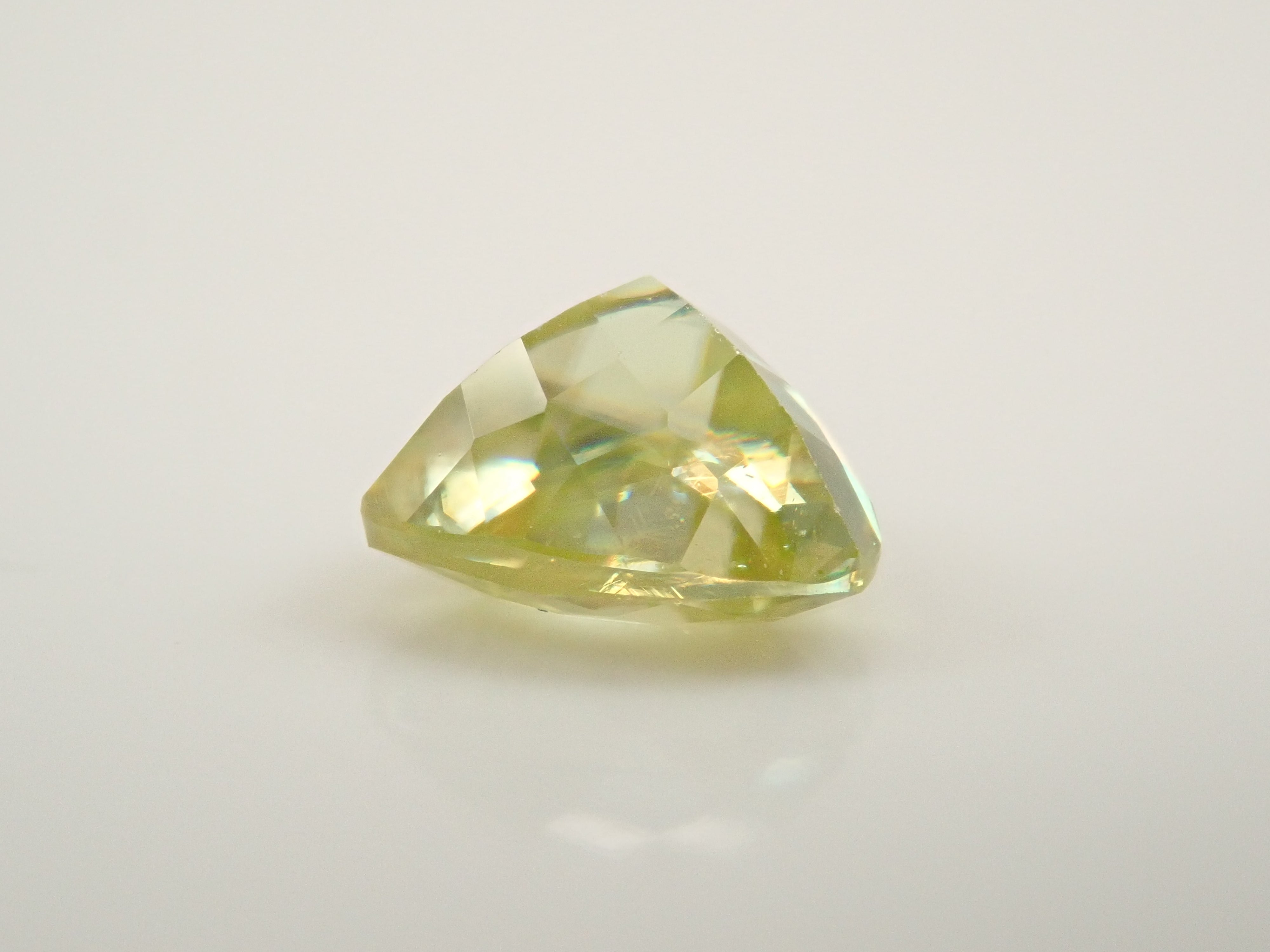 【10/9 22時販売】ジンバブエ産スフェーン 0.990ctルース