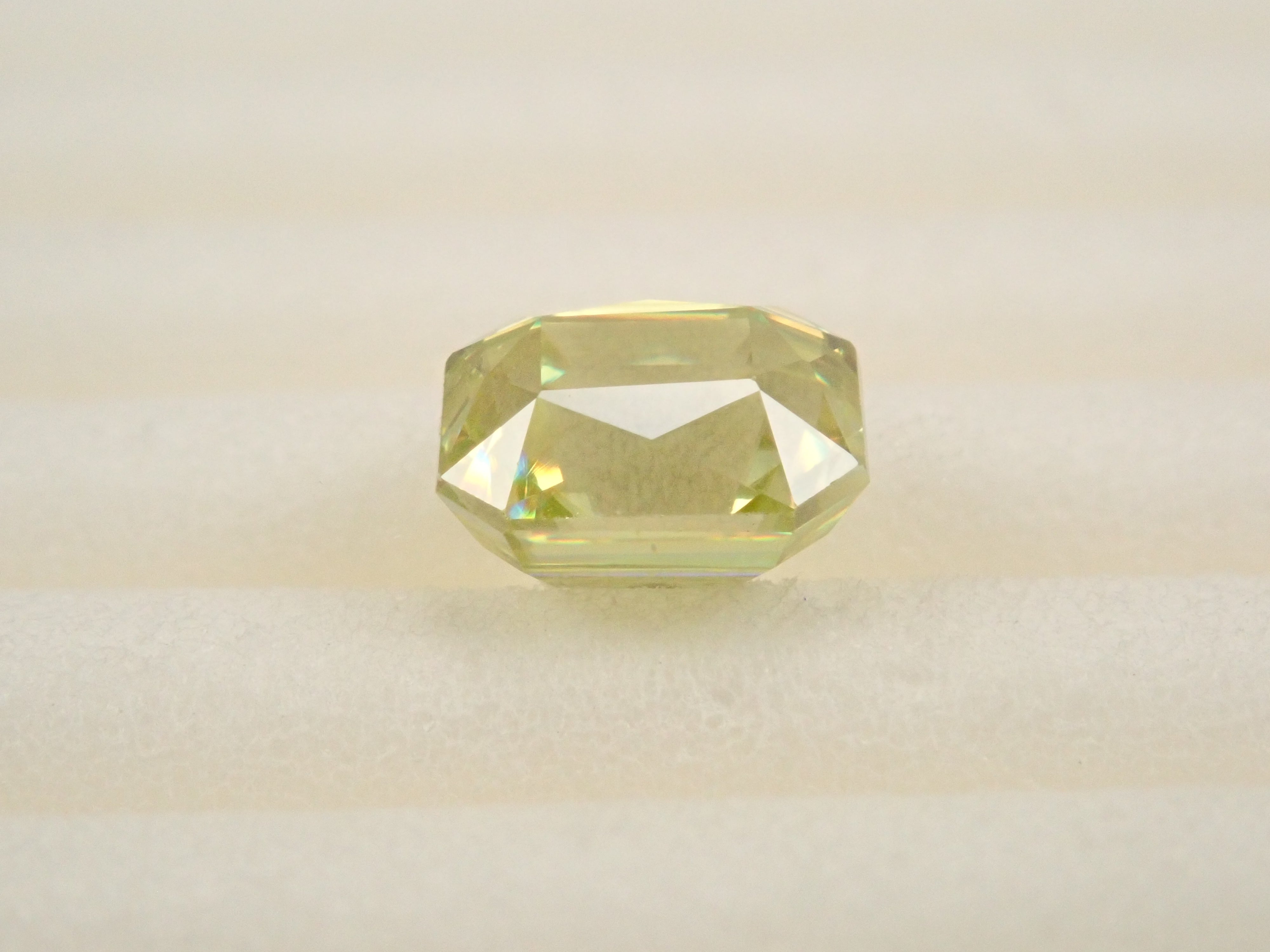 【10/9 22時販売】ジンバブエ産スフェーン 0.726ctルース