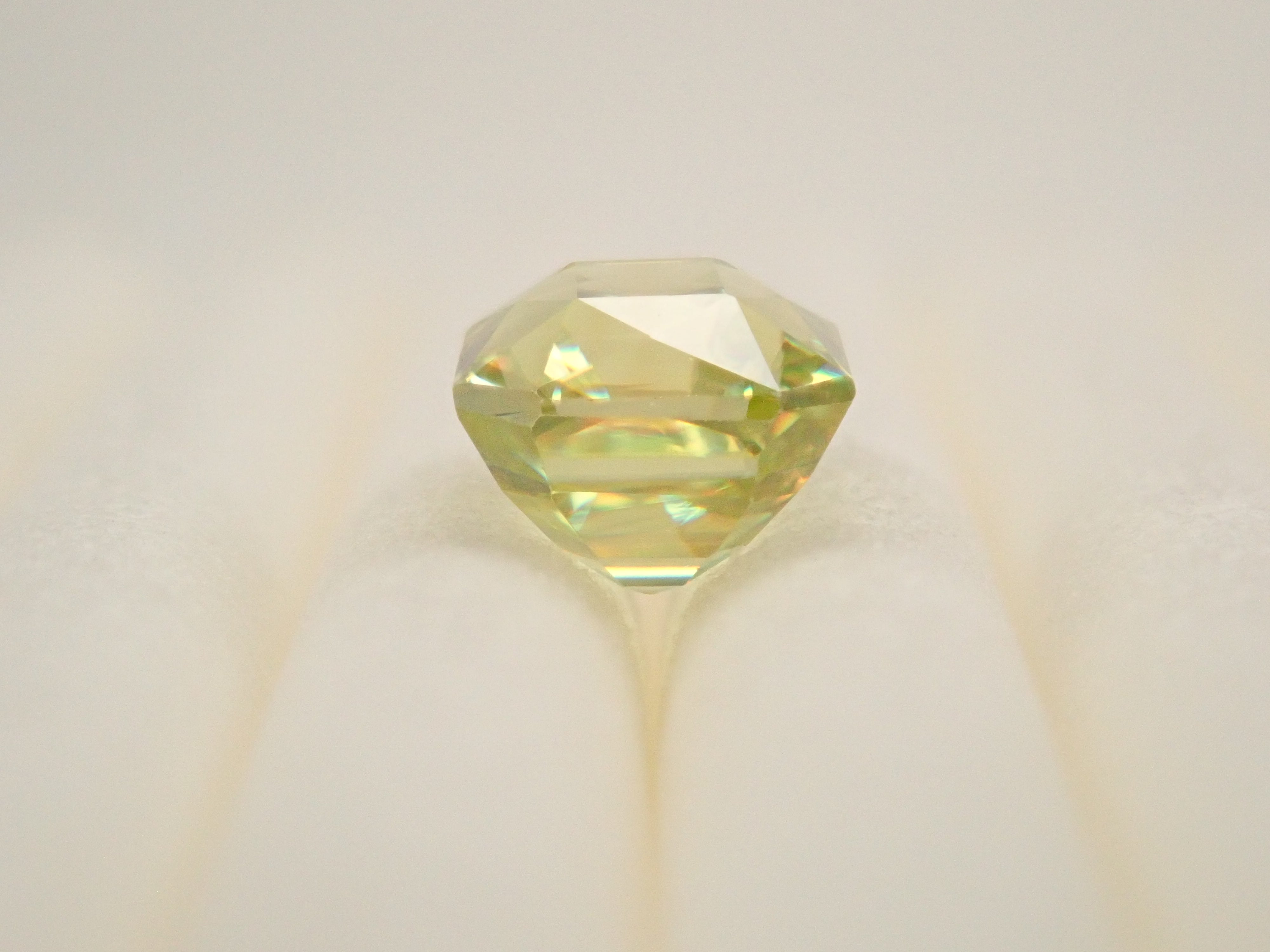 【10/9 22時販売】ジンバブエ産スフェーン 0.726ctルース
