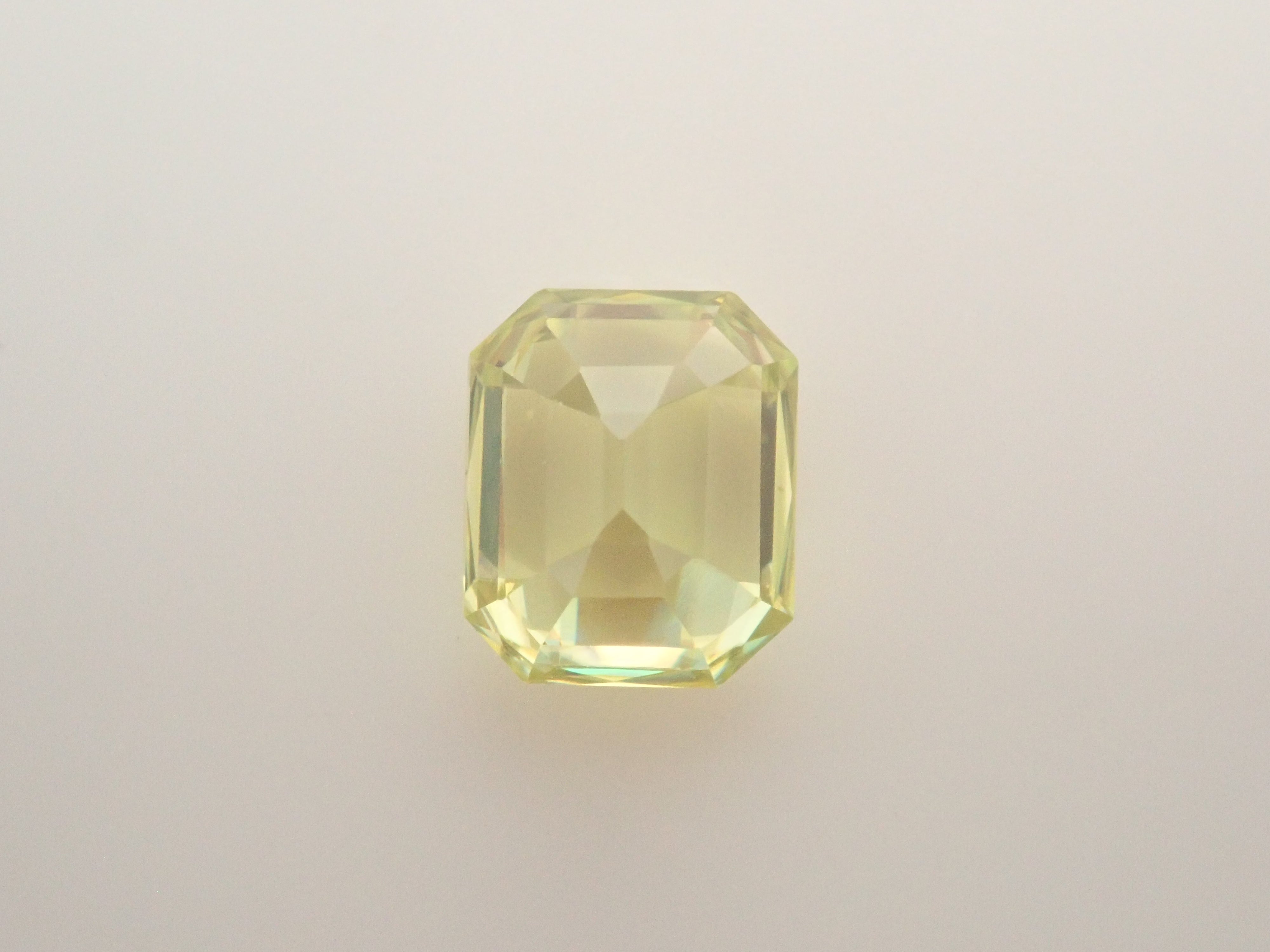 【10/9 22時販売】ジンバブエ産スフェーン 0.726ctルース