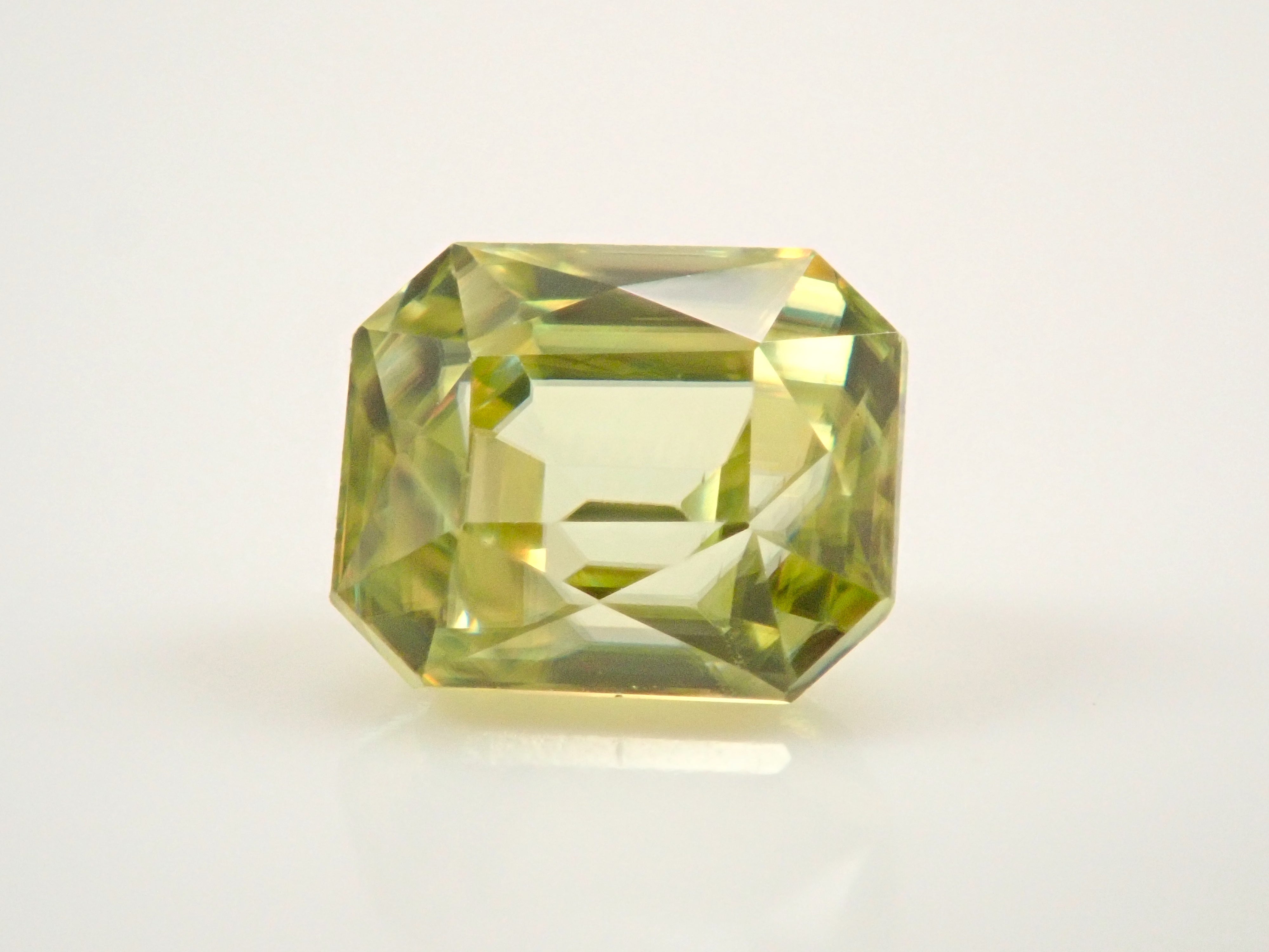 【10/9 22時販売】ジンバブエ産スフェーン 0.726ctルース