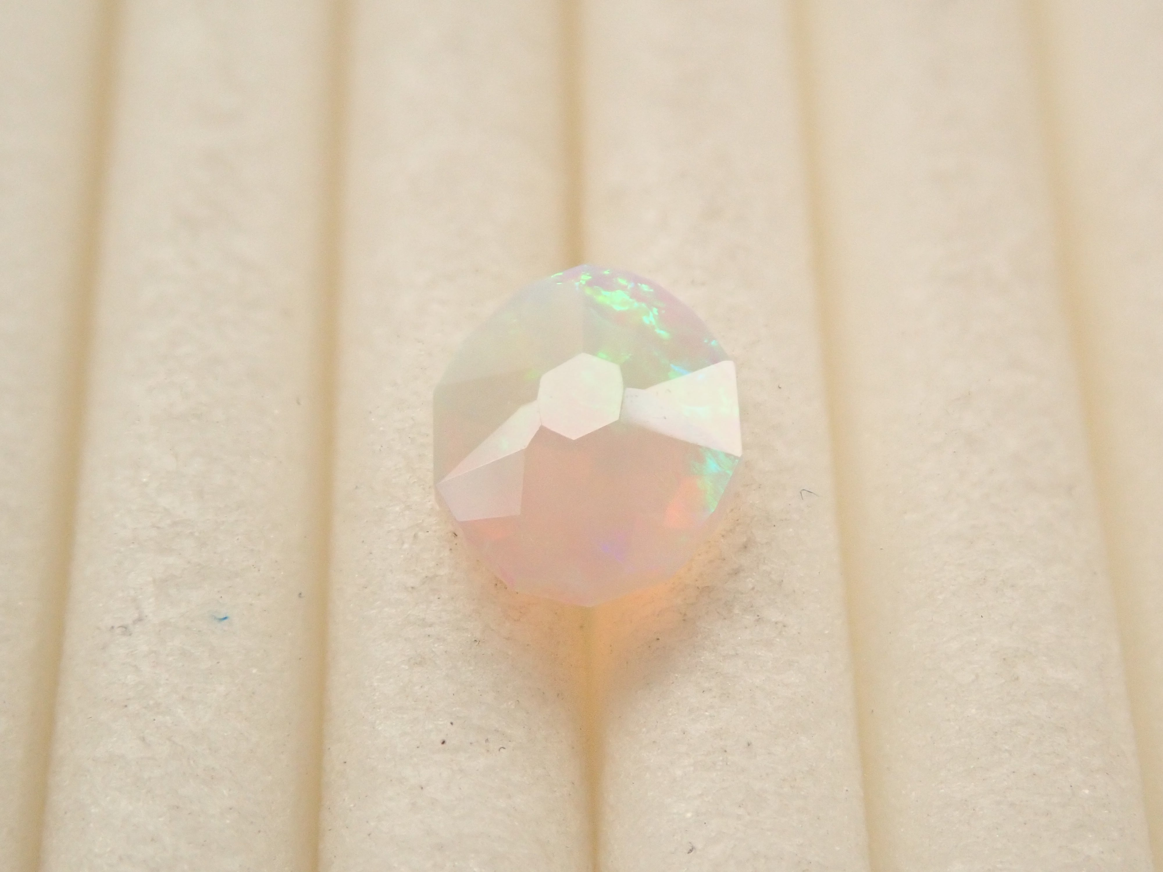 【10/10 22時販売】オーストラリア産オパール 0.374ctルース