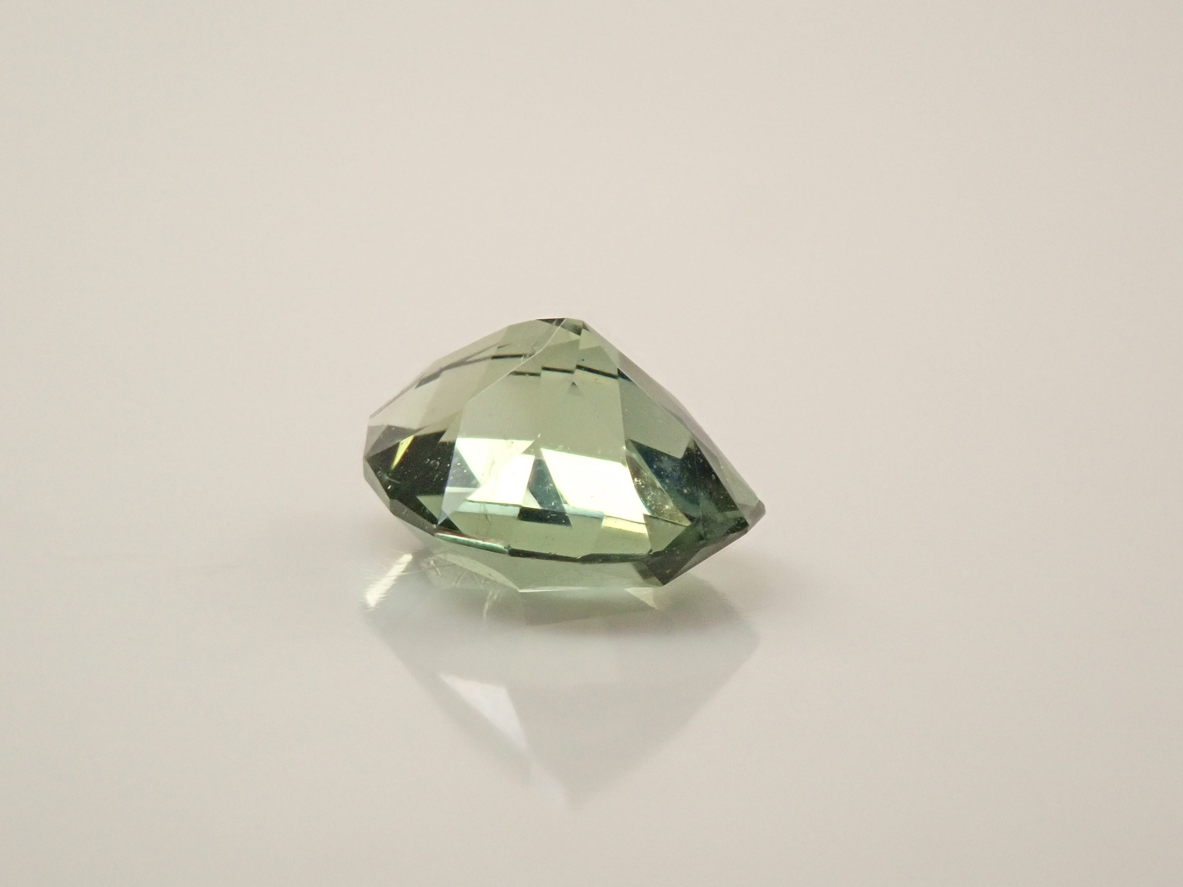 【10/8 22時販売】マダガスカル産グリーンアパタイト 0.597ctルース