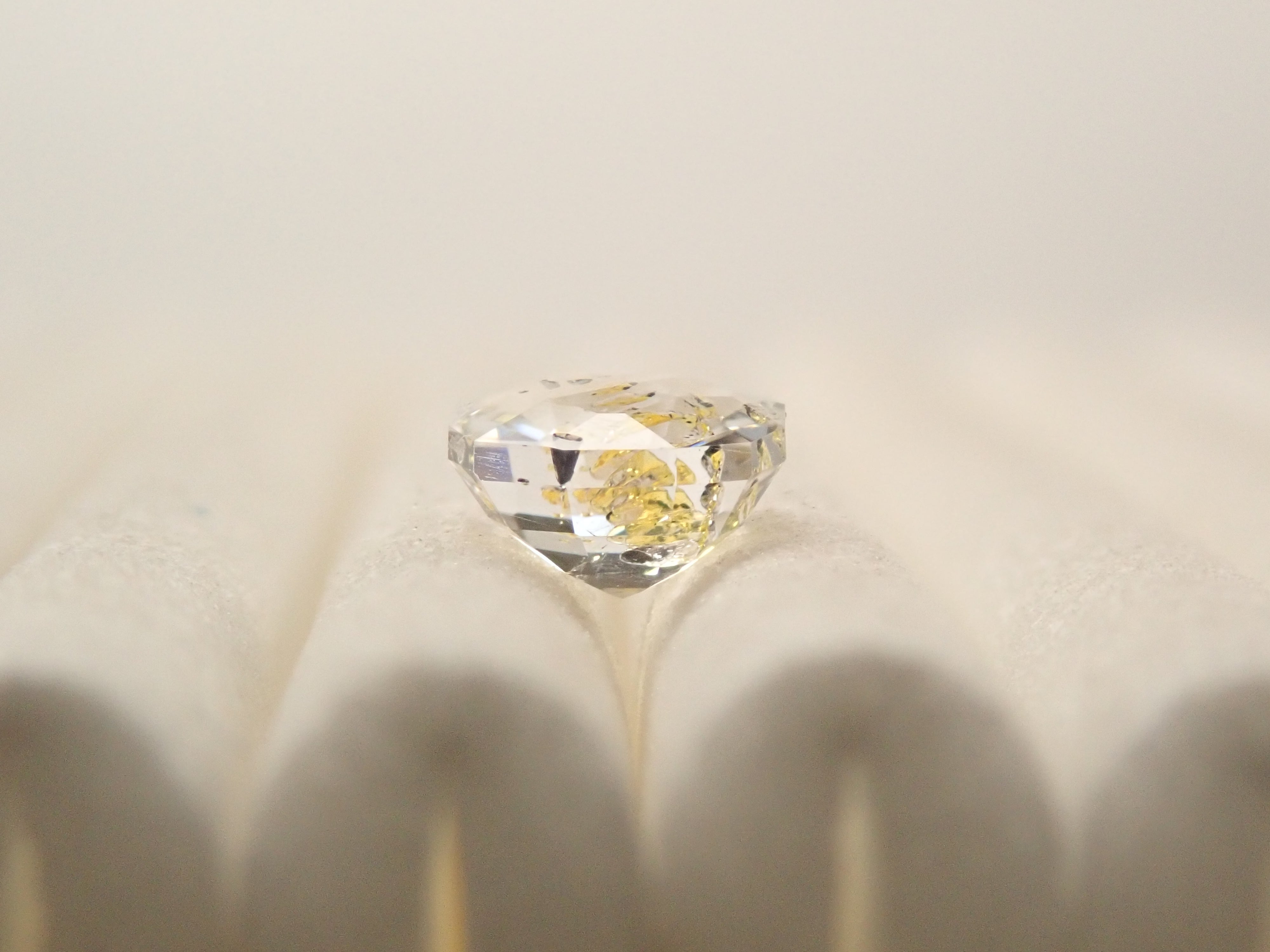 【10/8 22時販売】パキスタン産オイルインクォーツ 0.353ctルース（ファセットカット）