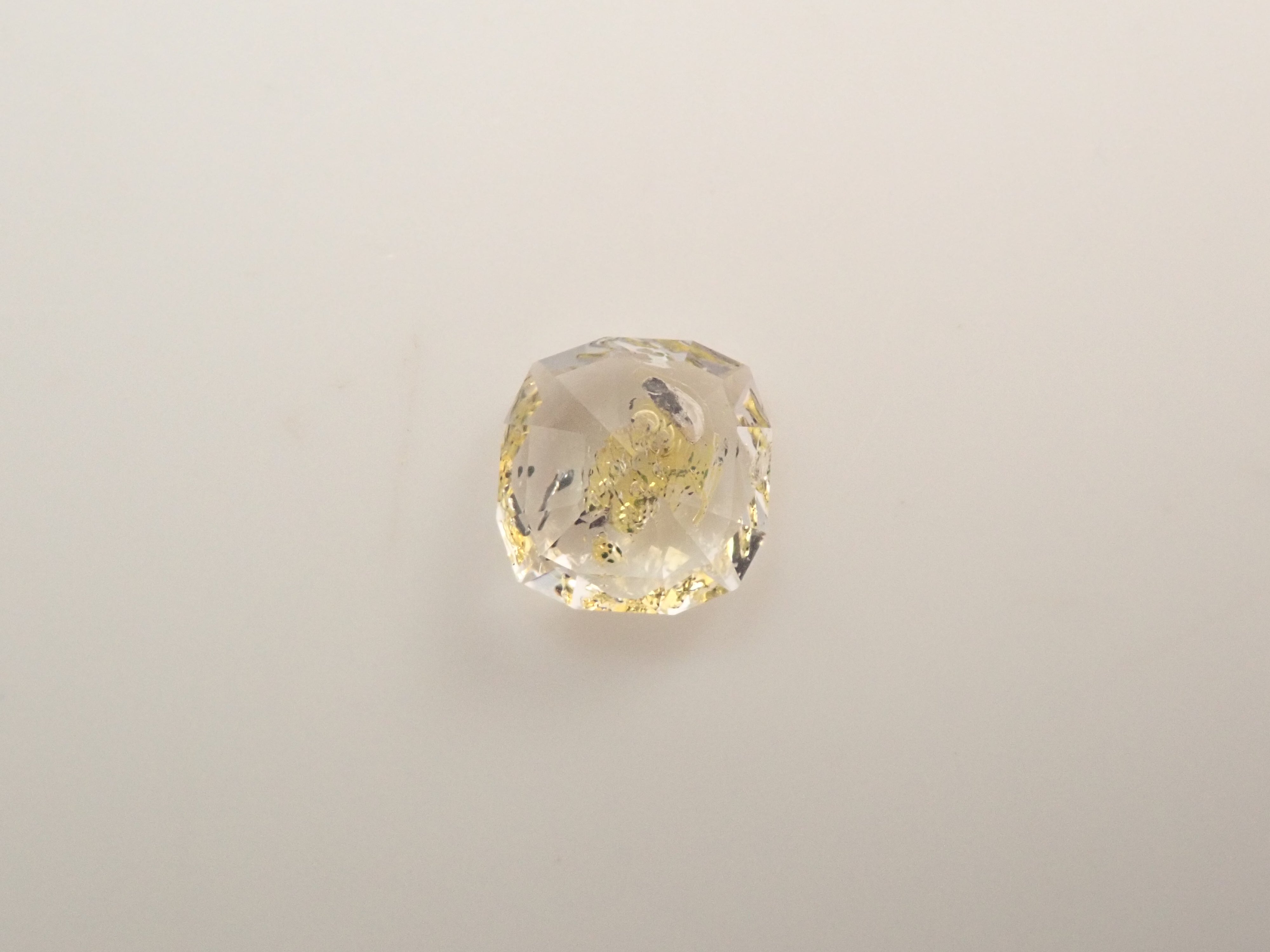 【10/8 22時販売】パキスタン産オイルインクォーツ 0.353ctルース（ファセットカット）