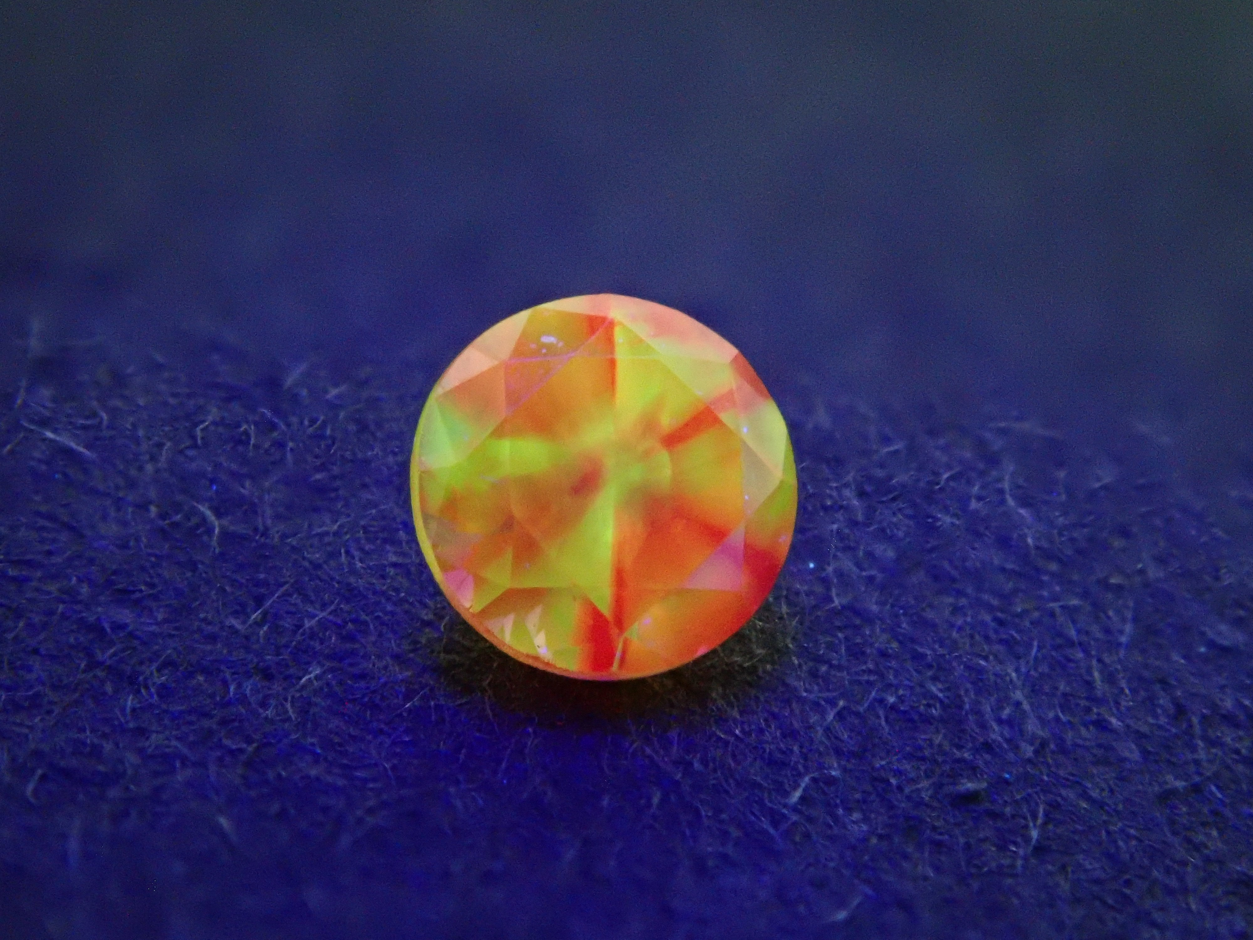 パープルダイヤモンド（トリートメント） 2.6mm/0.088ctルース（バイ