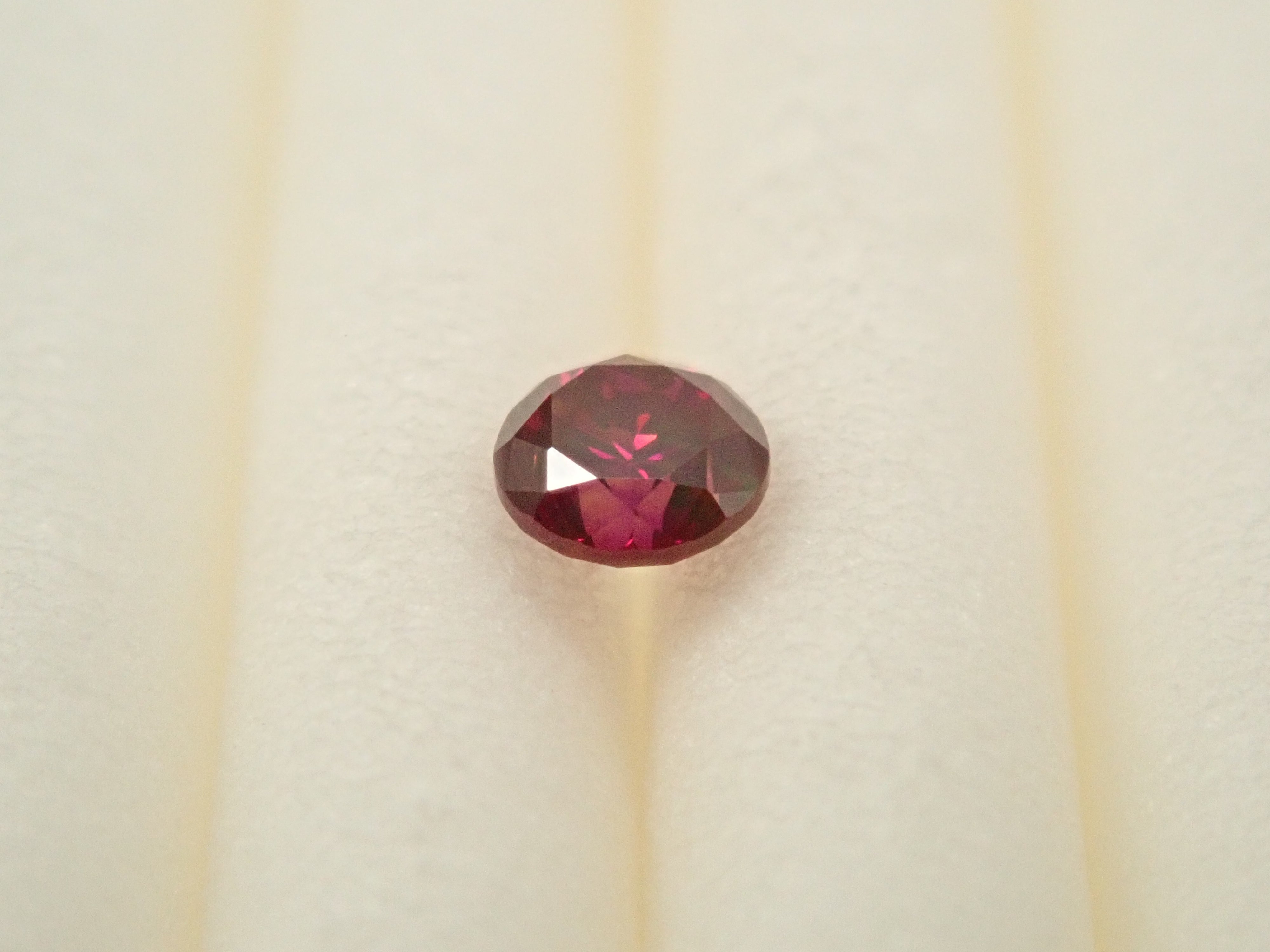 パープルダイヤモンド（トリートメント） 2.6mm/0.088ctルース（バイ