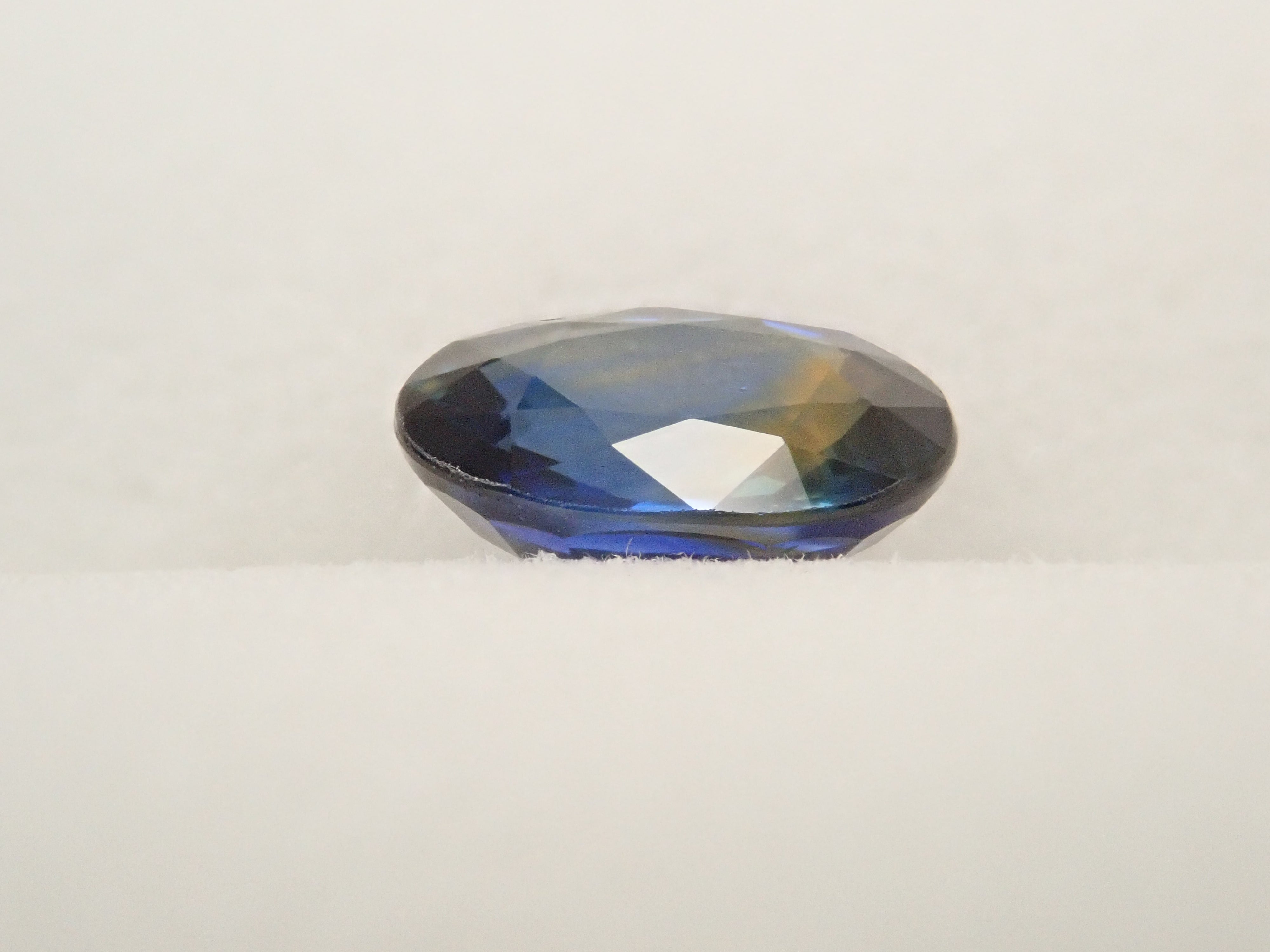 タンザニア産バイカラーサファイア 0.955ctルース