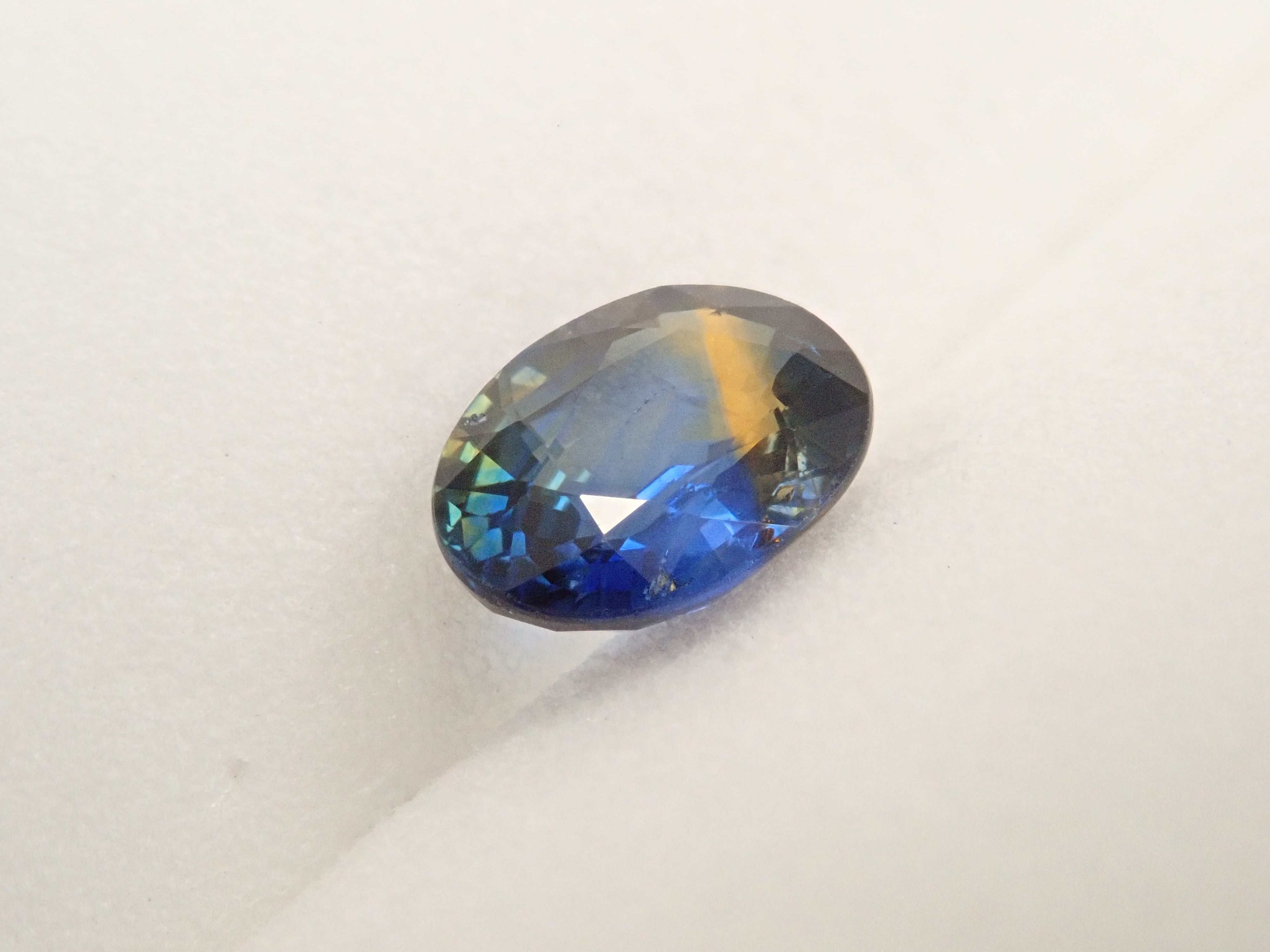 タンザニア産バイカラーサファイア 0.955ctルース