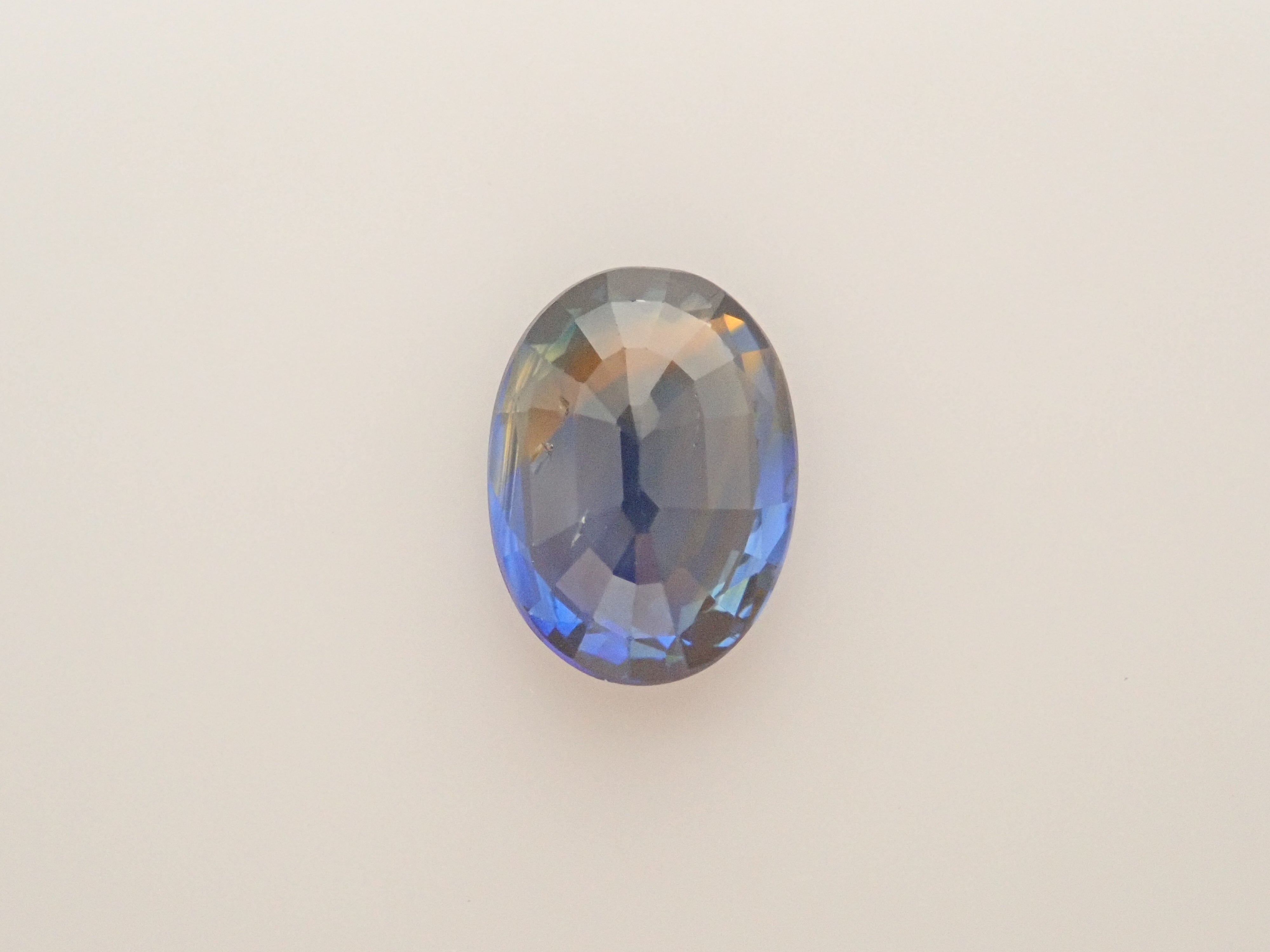 タンザニア産バイカラーサファイア 0.955ctルース