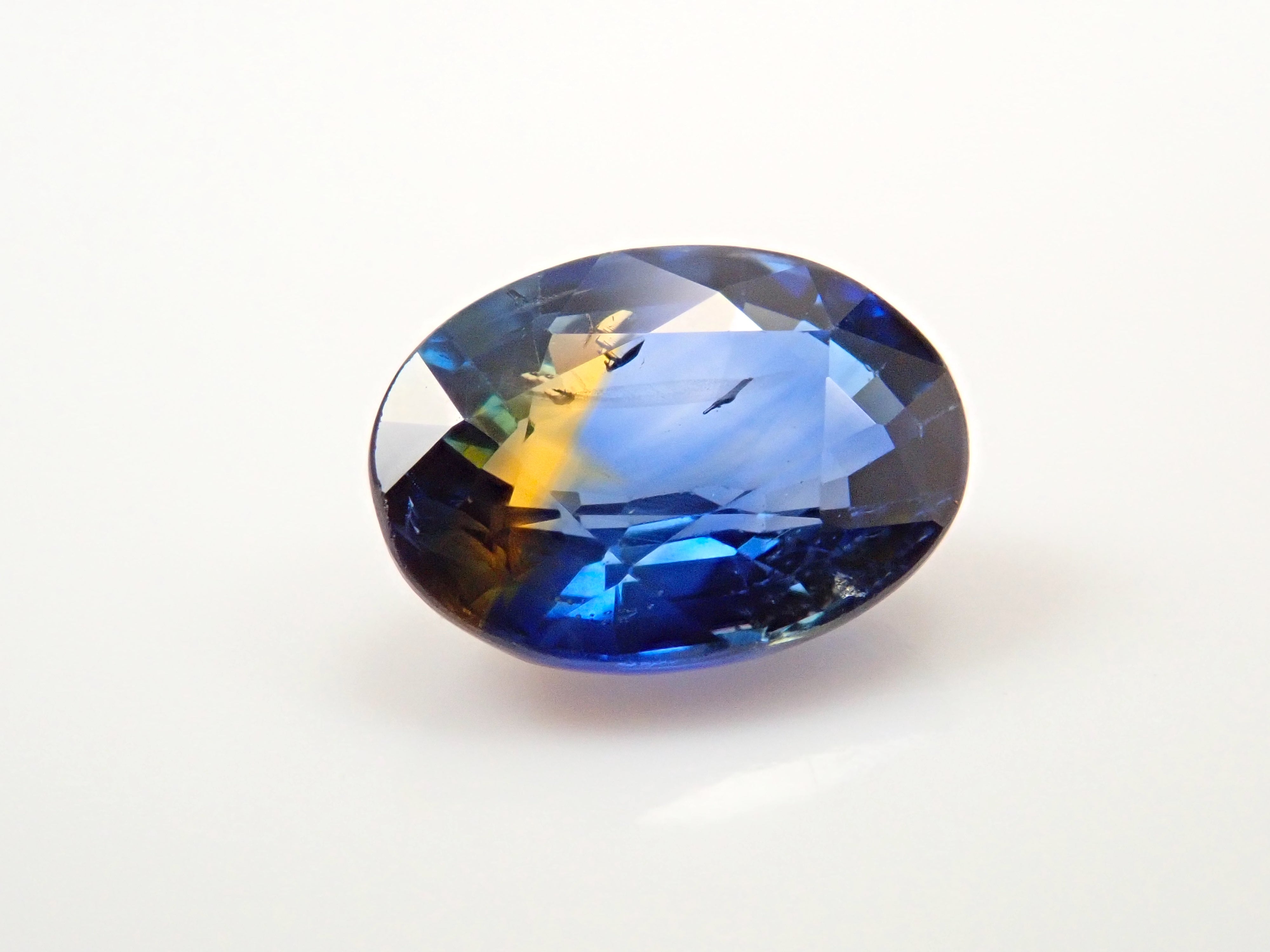 タンザニア産バイカラーサファイア 0.955ctルース