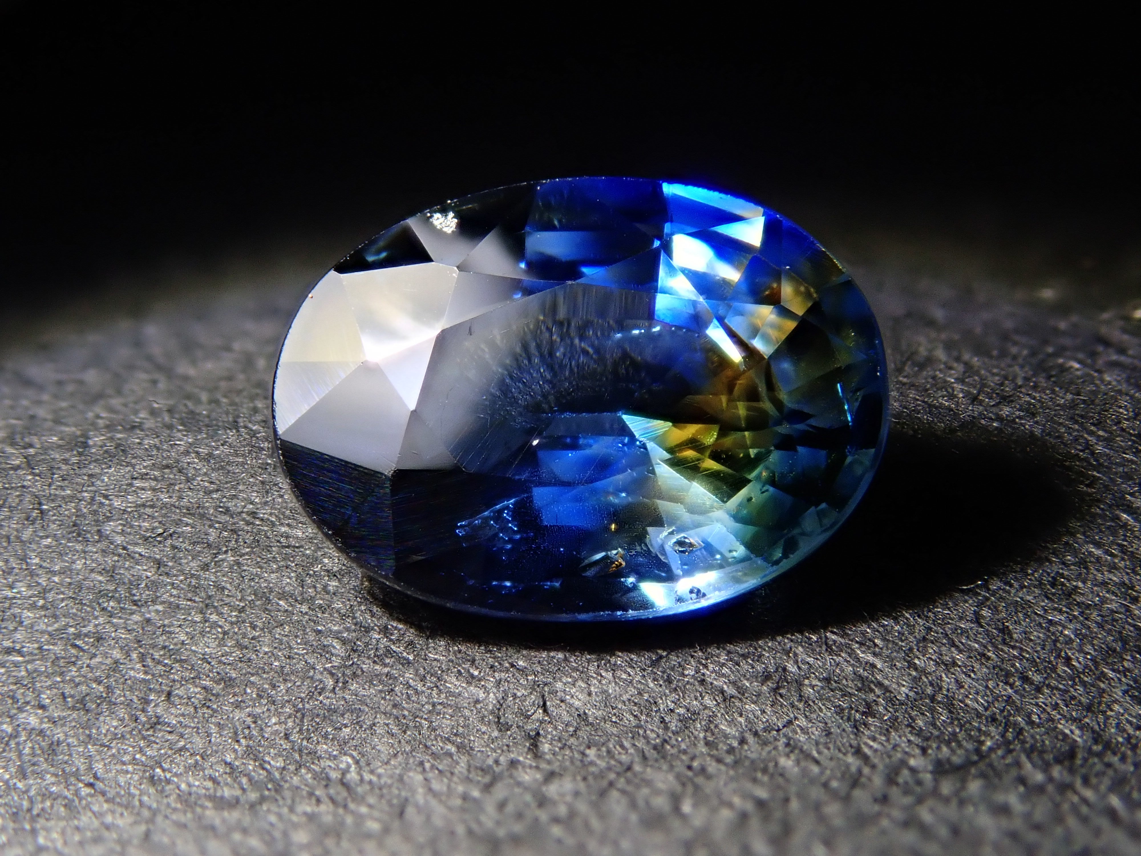 ariariブルーカラー バイカラーサファイア ペアシェイプ スリランカ産 0.34ct【250210-2810