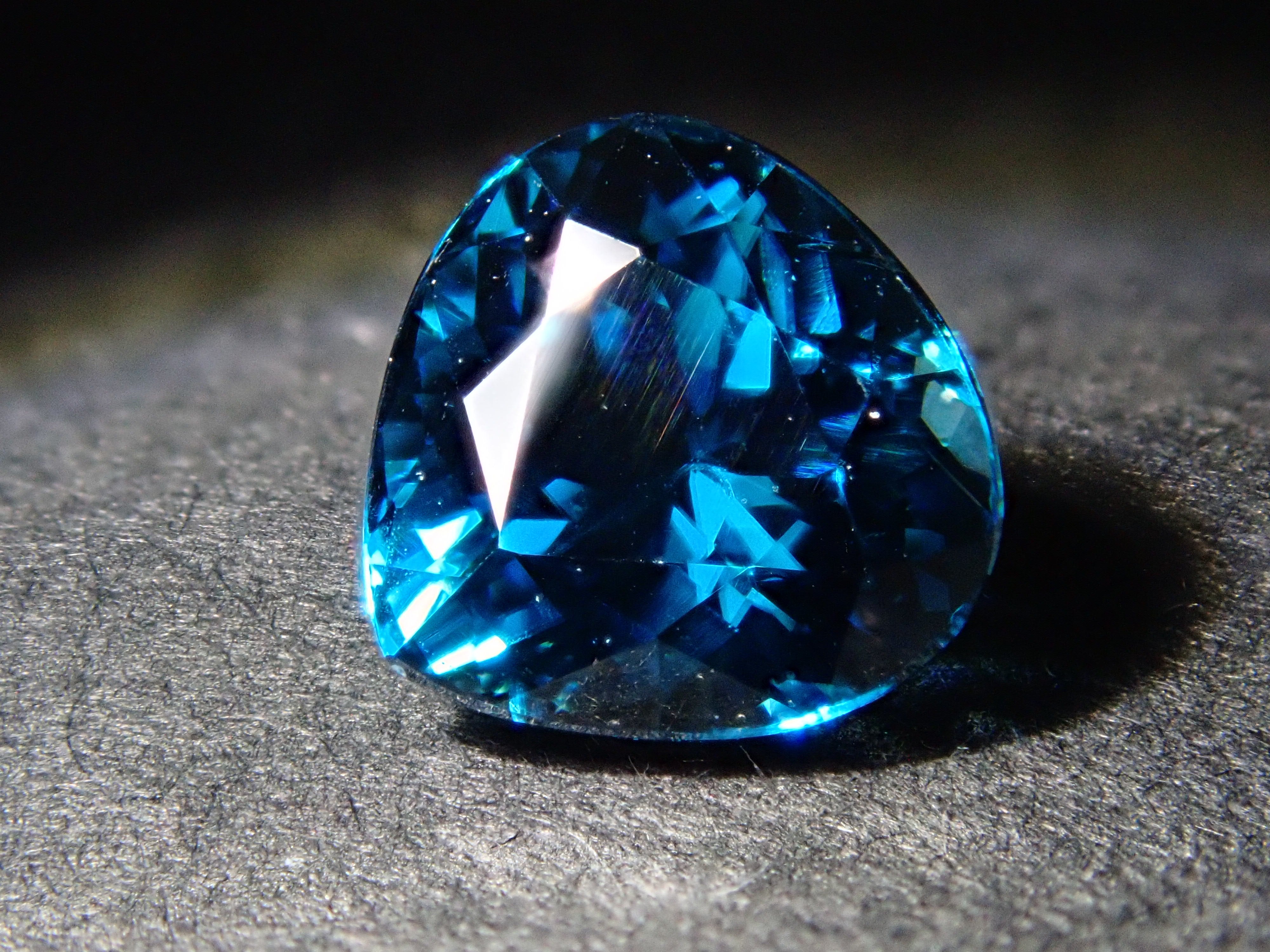 カンボジア産ブルージルコン（ラタナキリブルー） 1.513ctルース