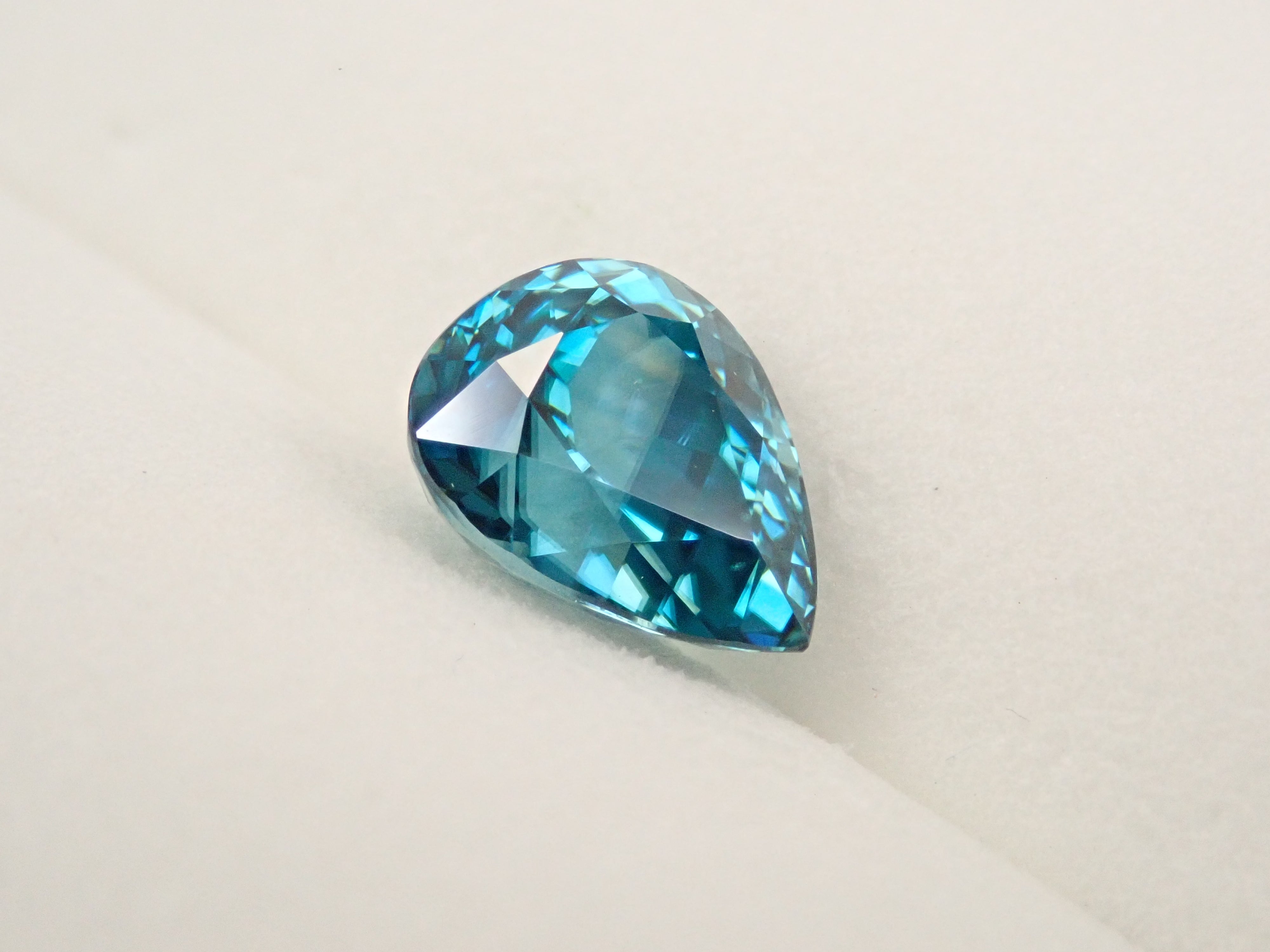 カンボジア産ブルージルコン（ラタナキリブルー） 2.232ctルース