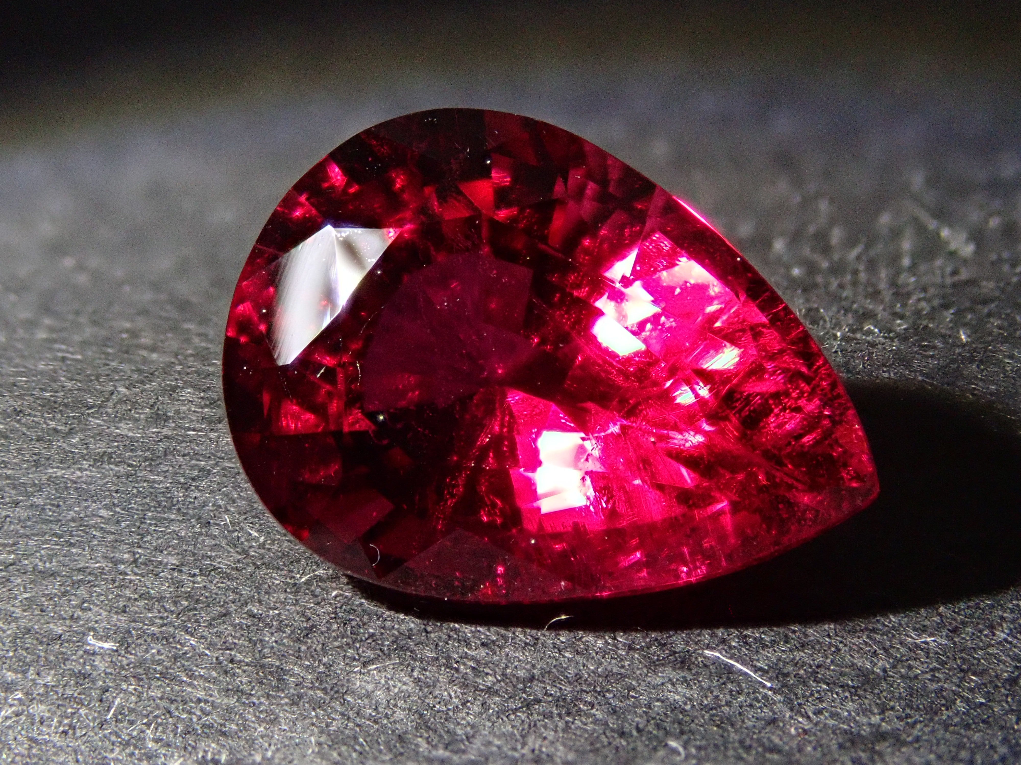 ブラジル産ルベライト 4.078ctルース