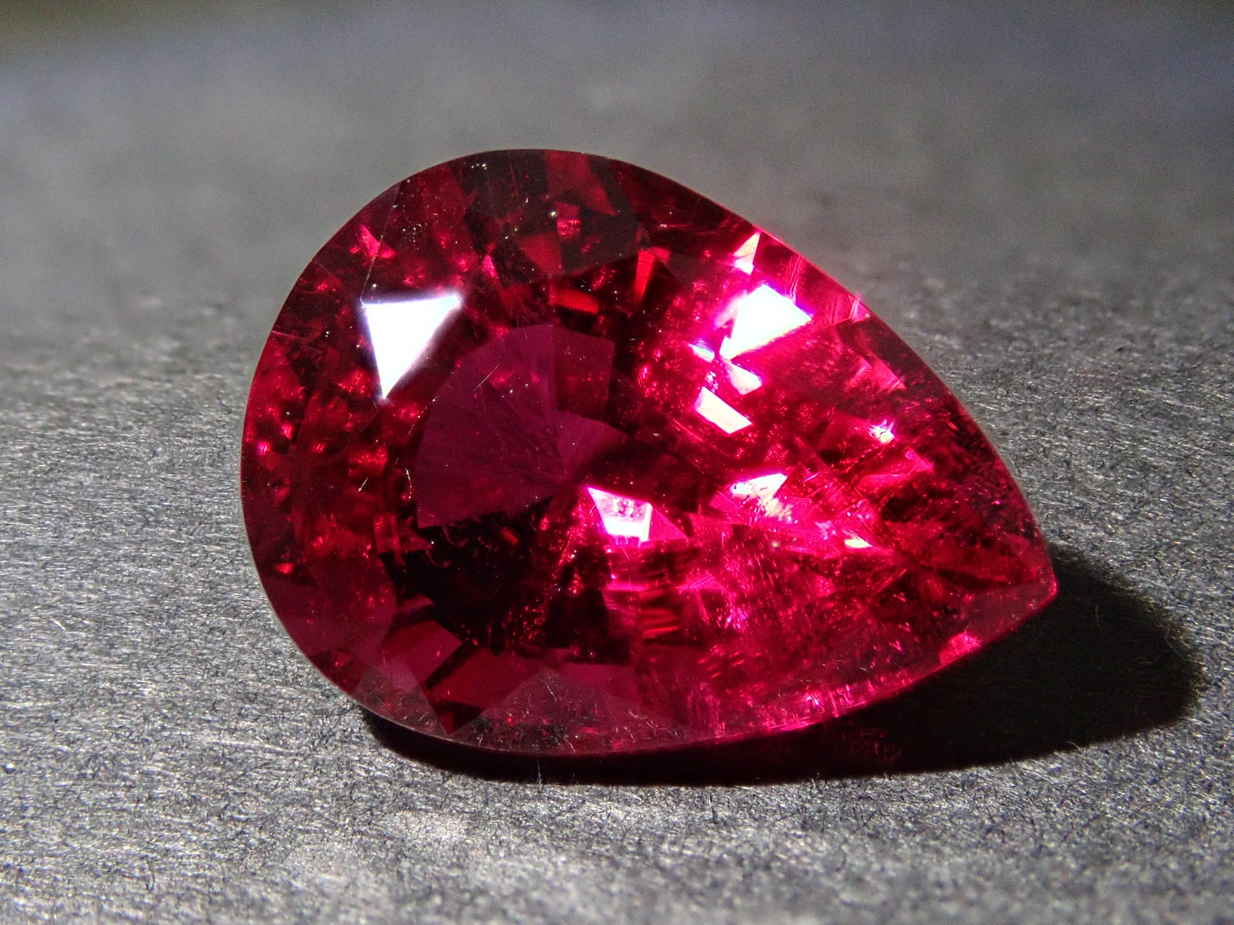 ブラジル産ルベライト 4.078ctルース