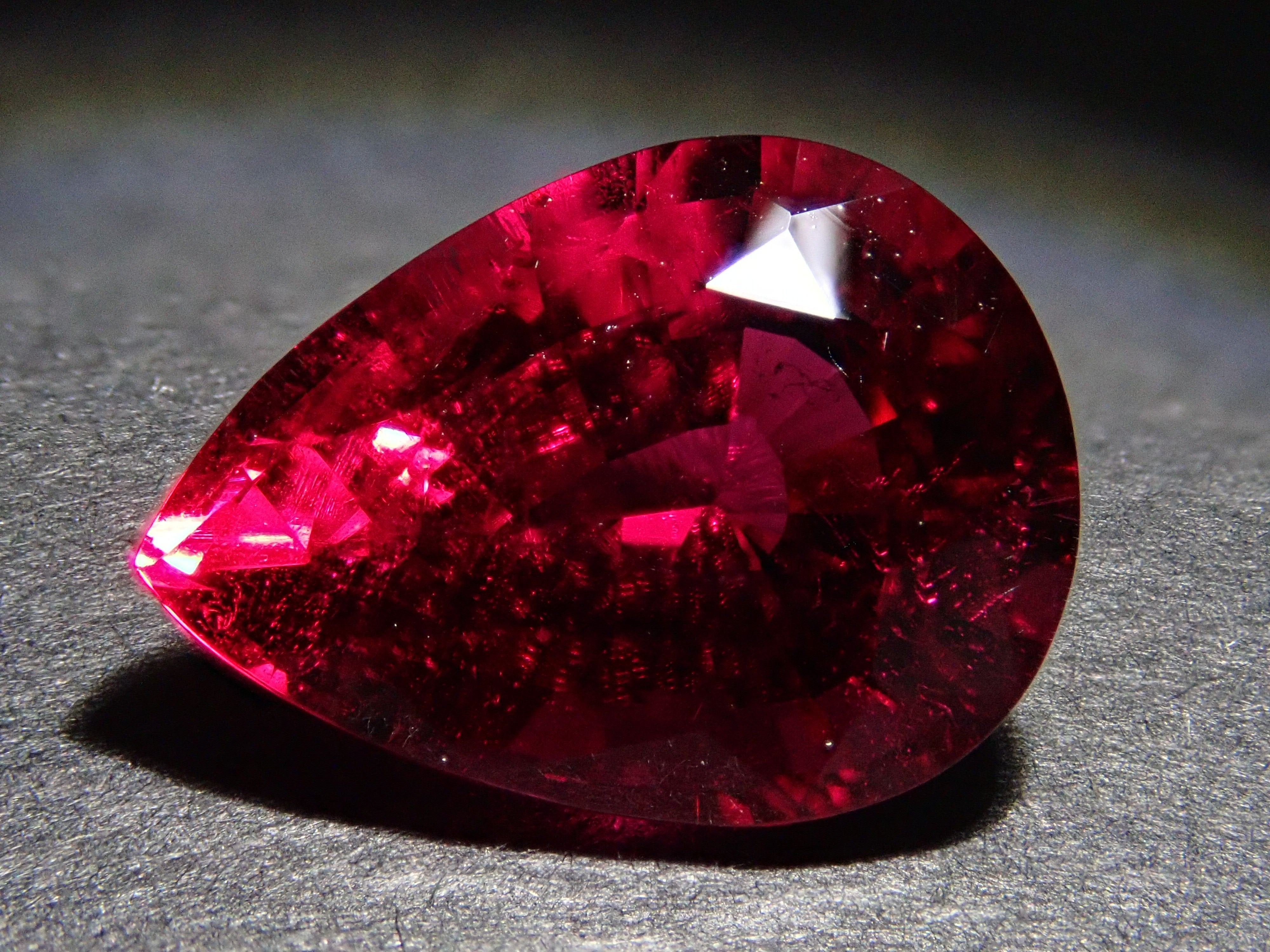 ブラジル産ルベライト 4.078ctルース