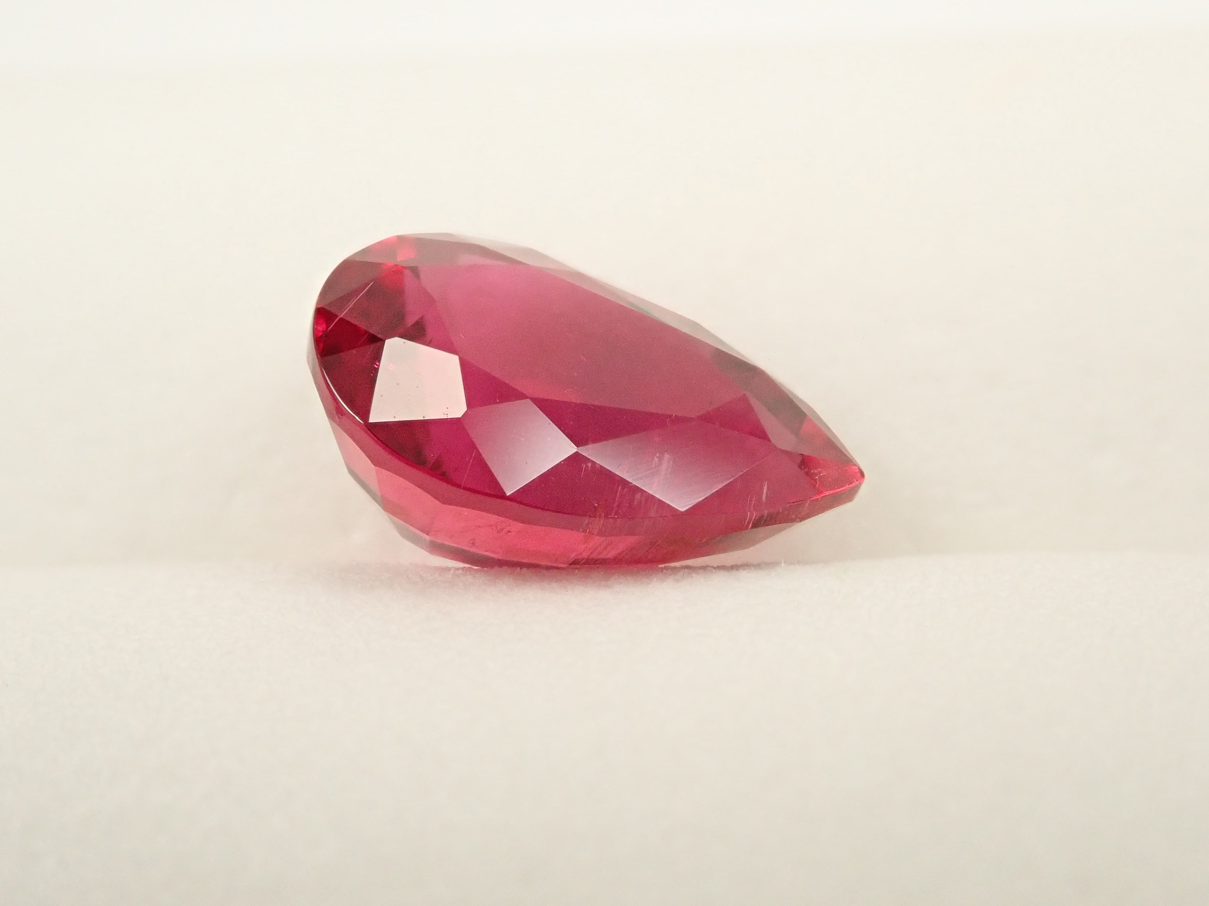 麦　究極品質　輝く未来と愛を引き寄せる幻の宝石　インペリアルルベライト ルベライト 7.068ctルース 日独鑑