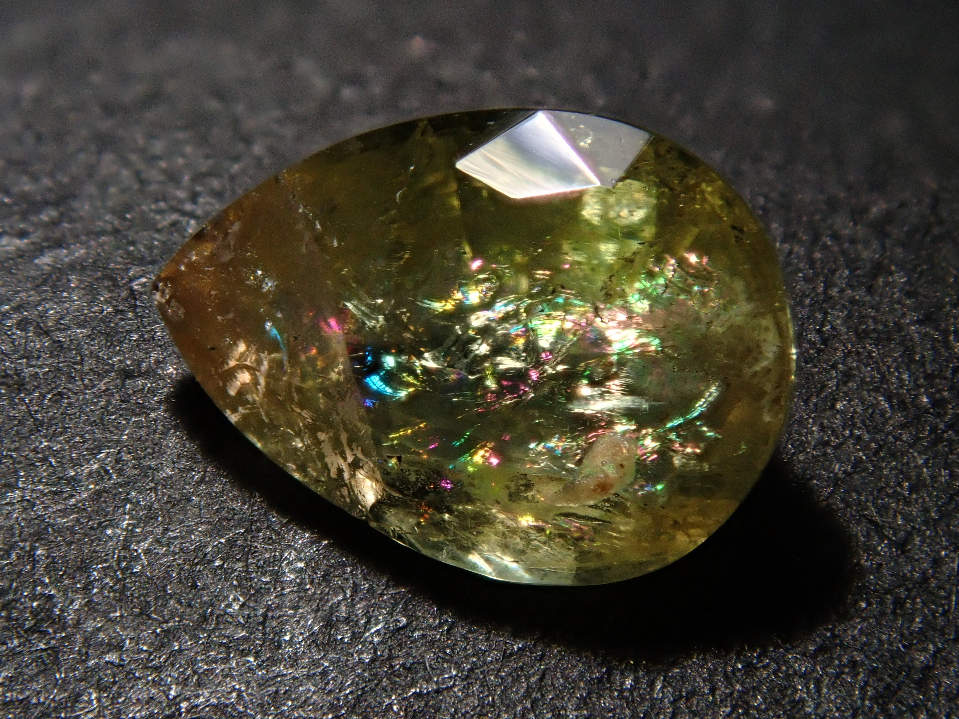 [On sale from 10/10 at 10pm] Illusion Tourmaline (Iridescent Tourmaline) 0.622ct Loose Stone