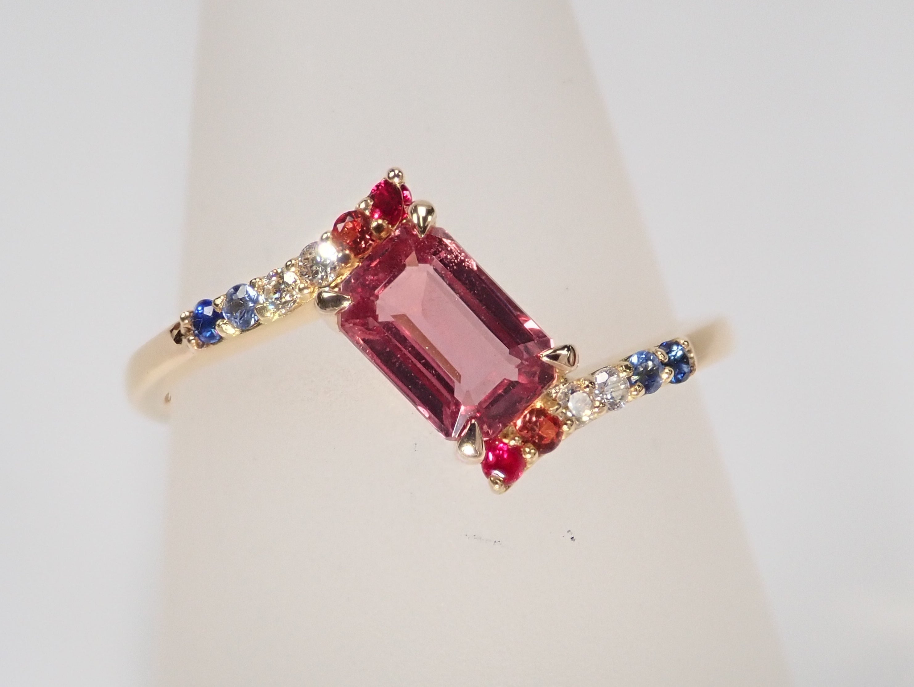 K18YG Unheated Padparadscha Sapphire 0.61ct Ruby Blue Sapphire Ring GIA