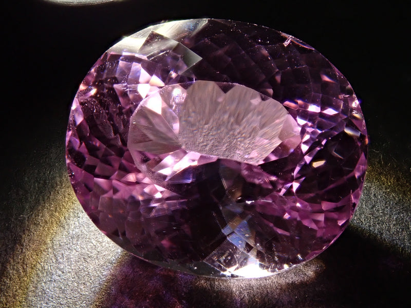 產自阿富汗的鋰紫玉 26.784 克拉裸石