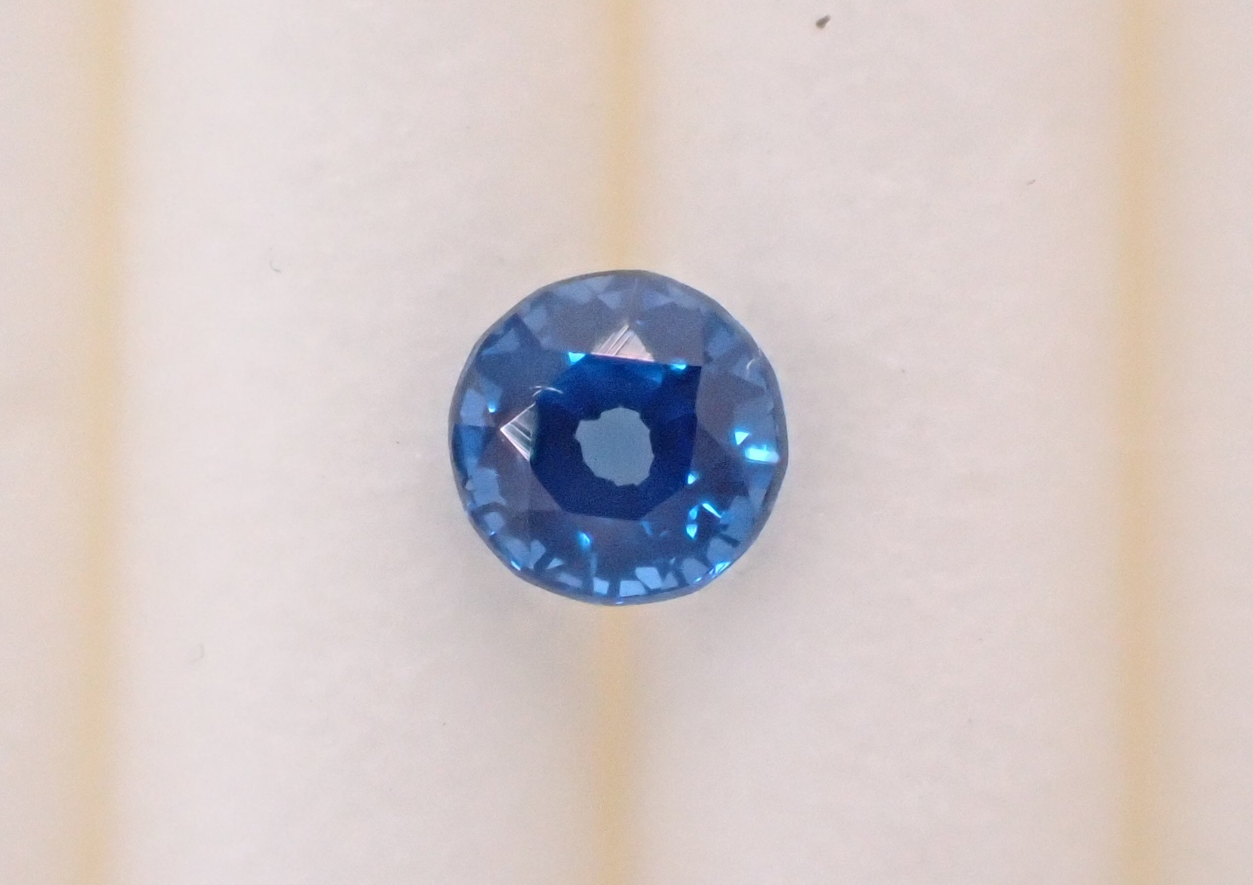 タンザニア産コバルトスピネル 2.7mm/0.100ctルース 鑑別書