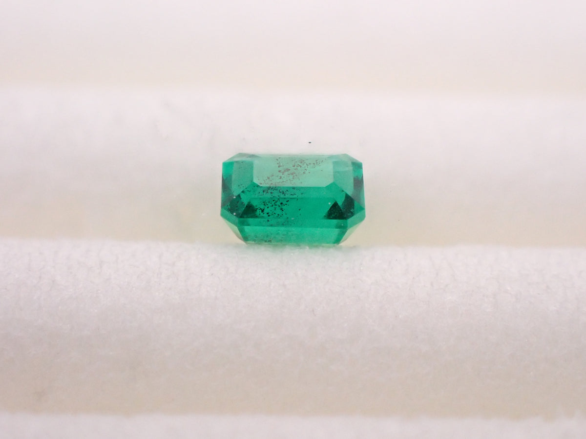 【12564570掲載】ロシア産ノンオイルエメラルド 0.061ctルース