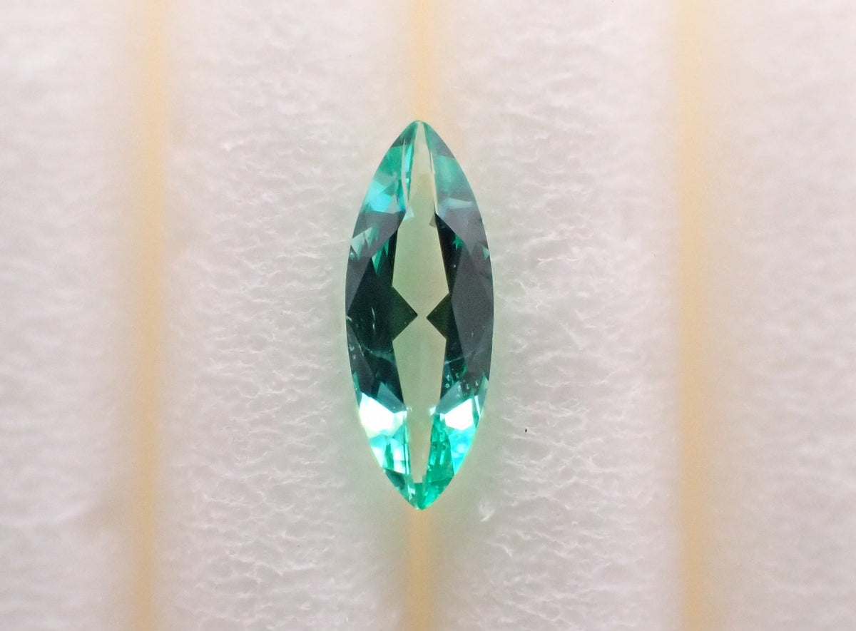 【10/9 22時販売】ロシア産ノンオイルエメラルド 0.096ctルース