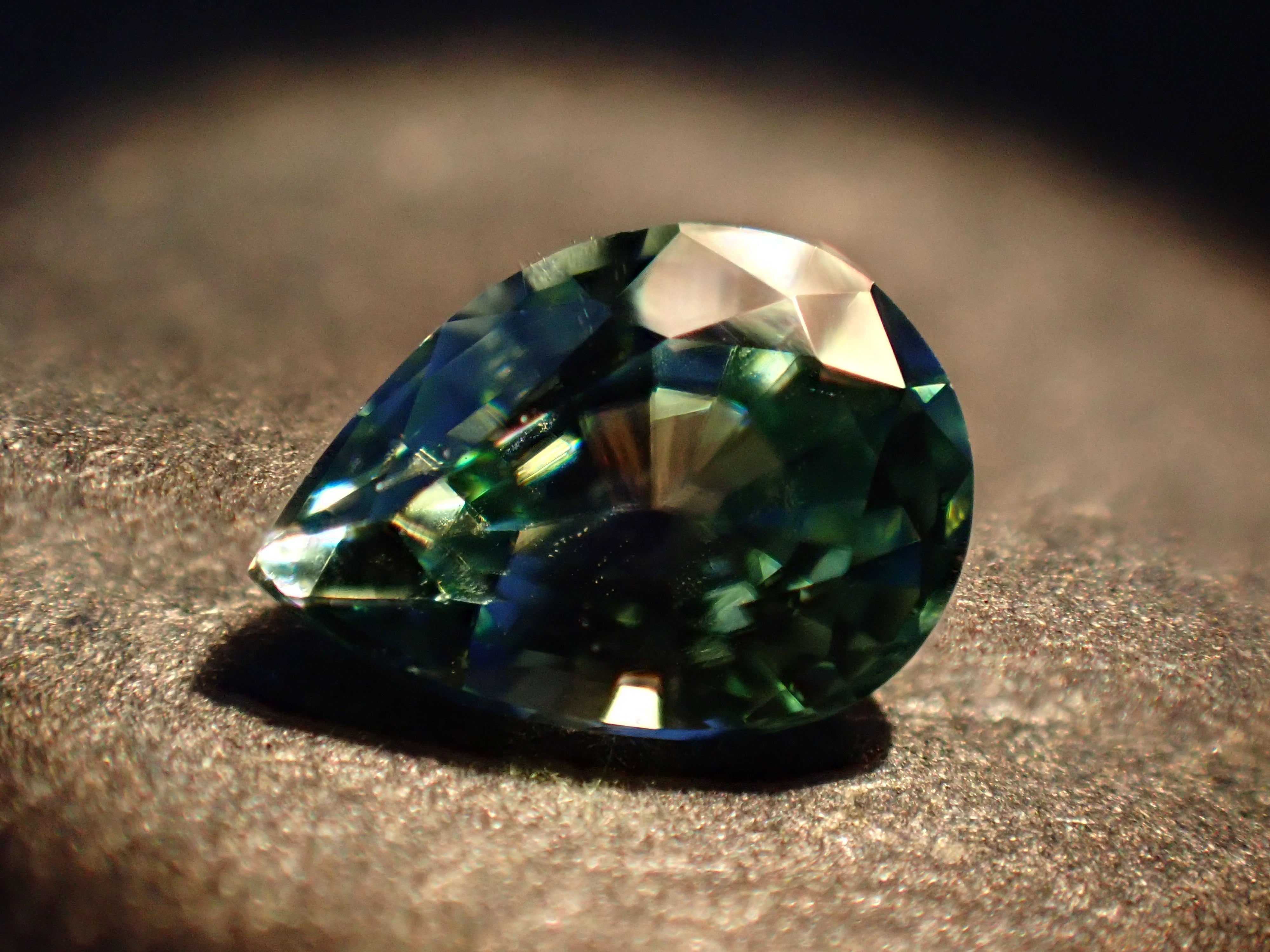 ミャンマー産カラーチェンジジルコン 0.249ctルース